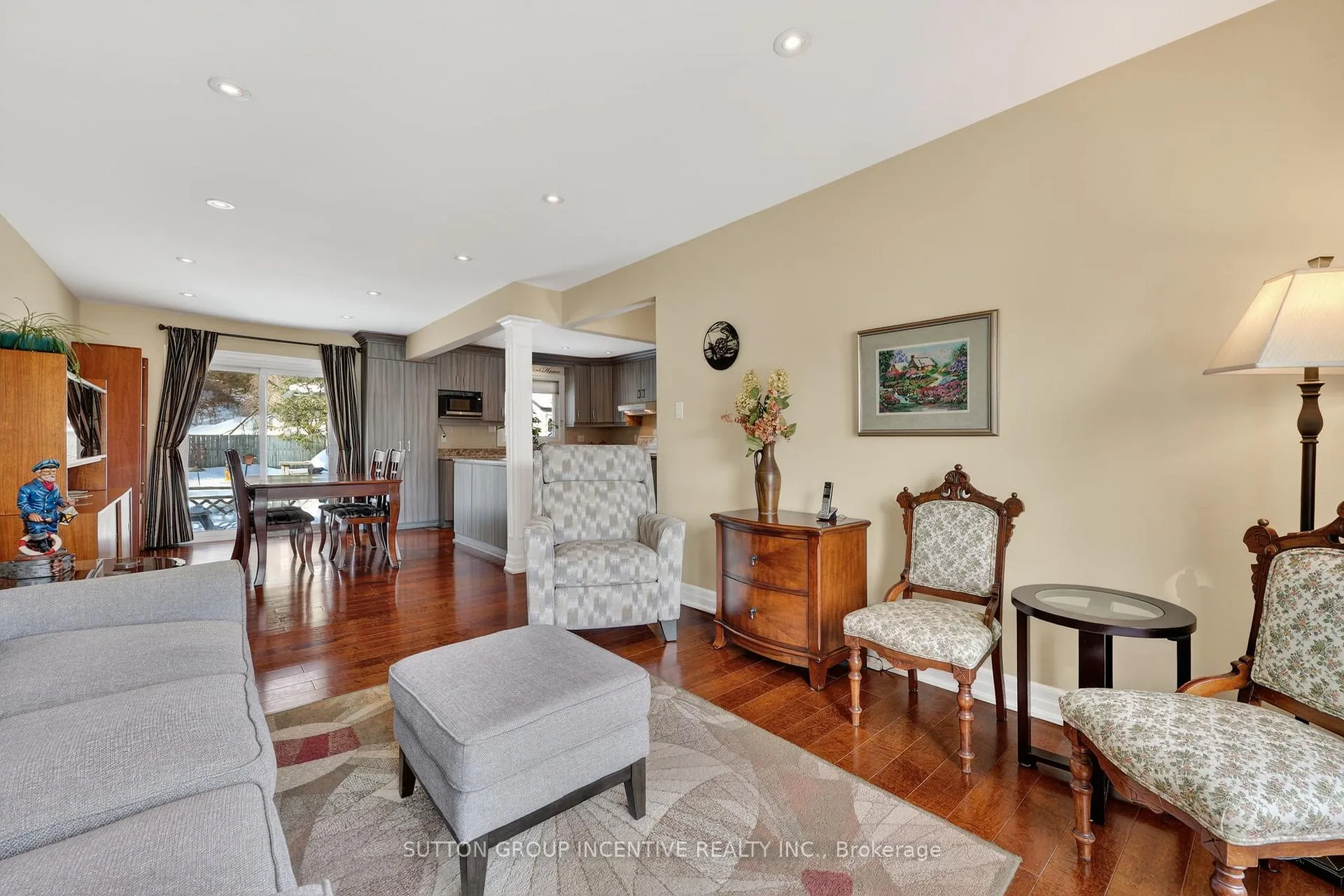 Photo 15 of 230 Edgehill Drive, Barrie, Letitia Heights — HOMEH