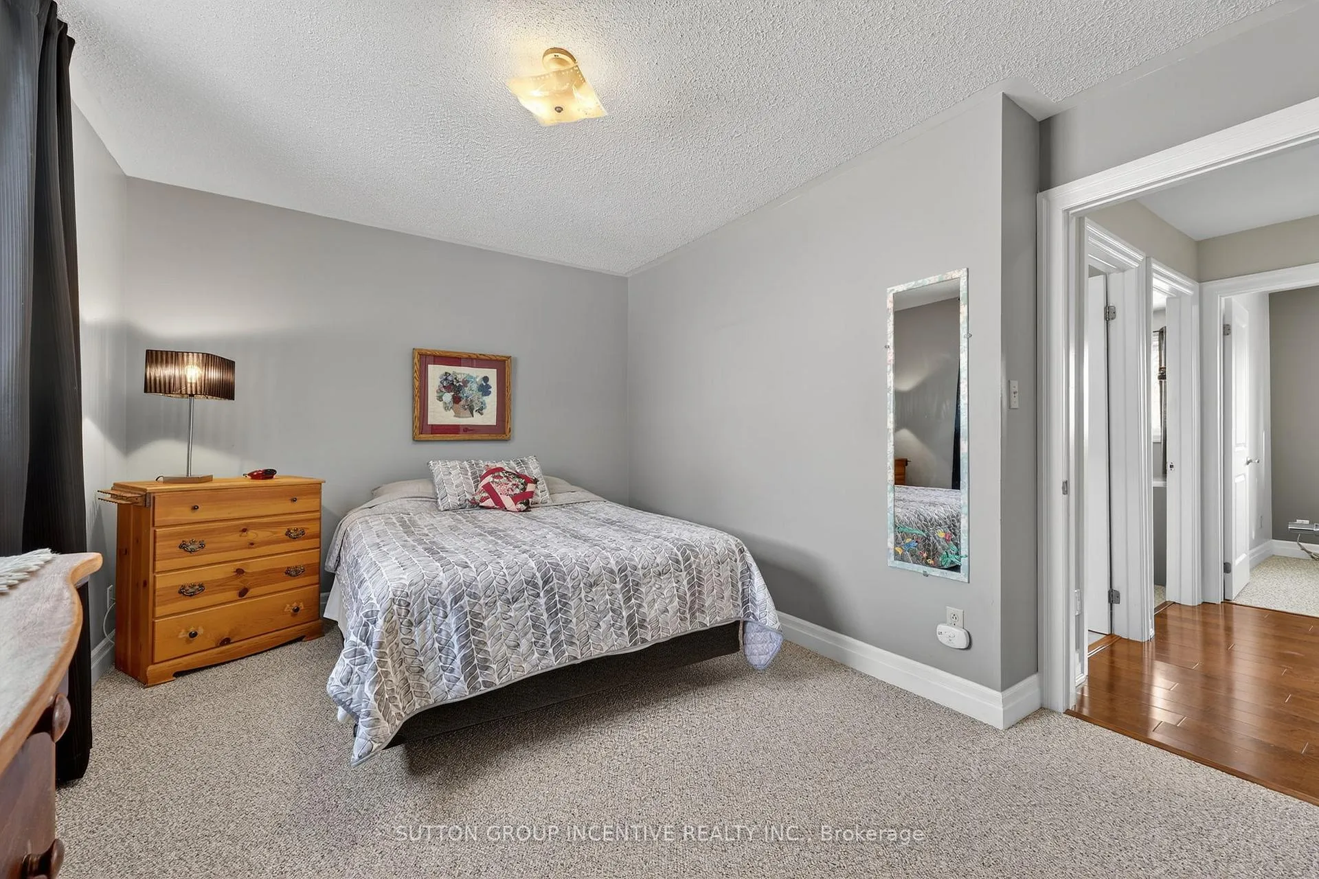 Photo 17 of 230 Edgehill Drive, Barrie, Letitia Heights — HOMEH