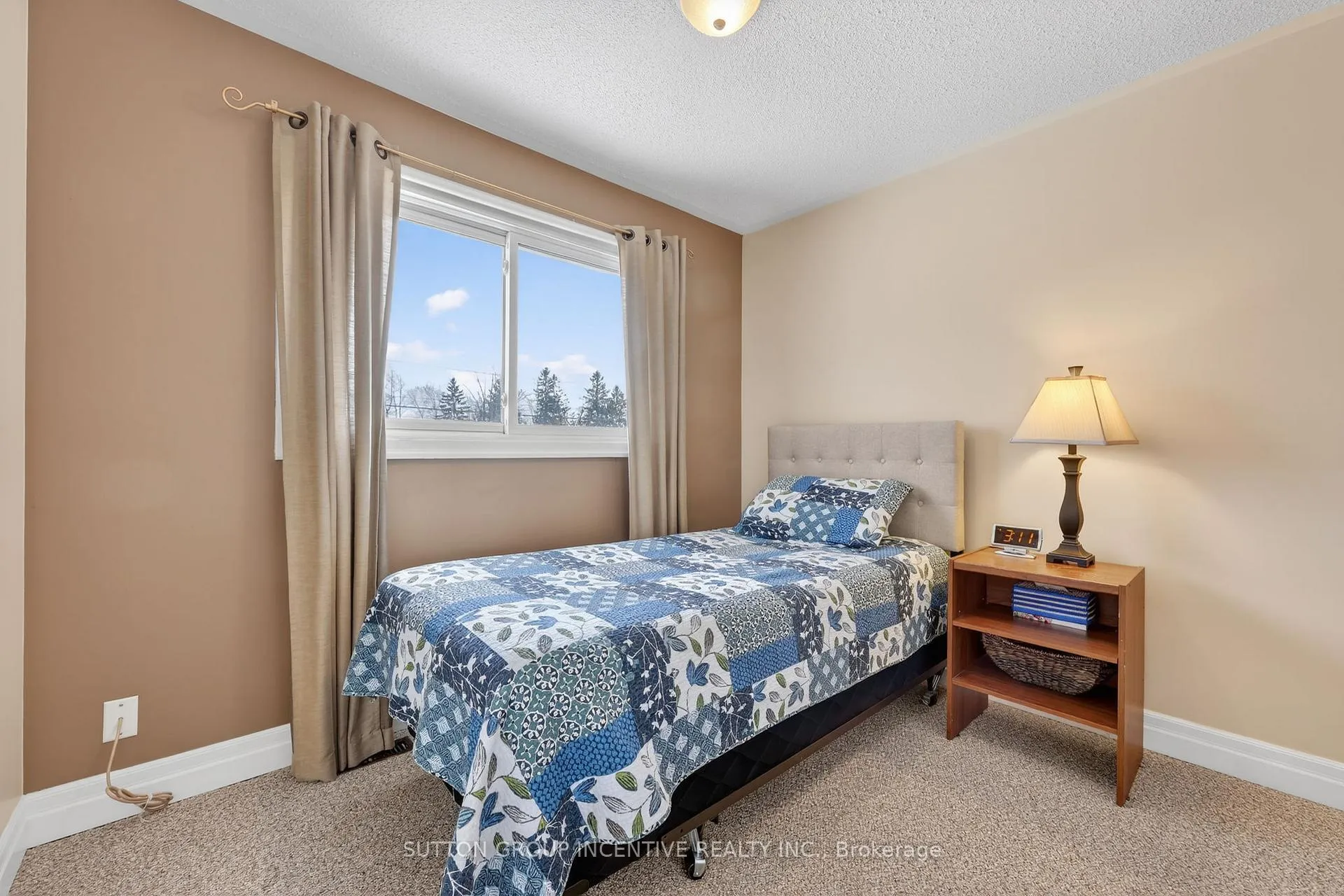 Photo 18 of 230 Edgehill Drive, Barrie, Letitia Heights — HOMEH