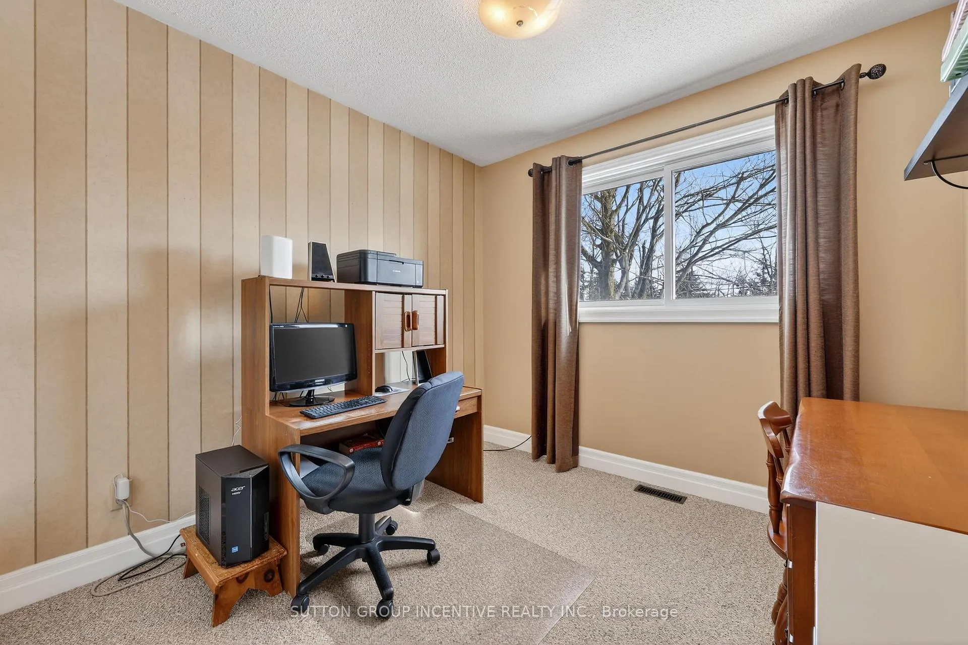 Photo 19 of 230 Edgehill Drive, Barrie, Letitia Heights — HOMEH