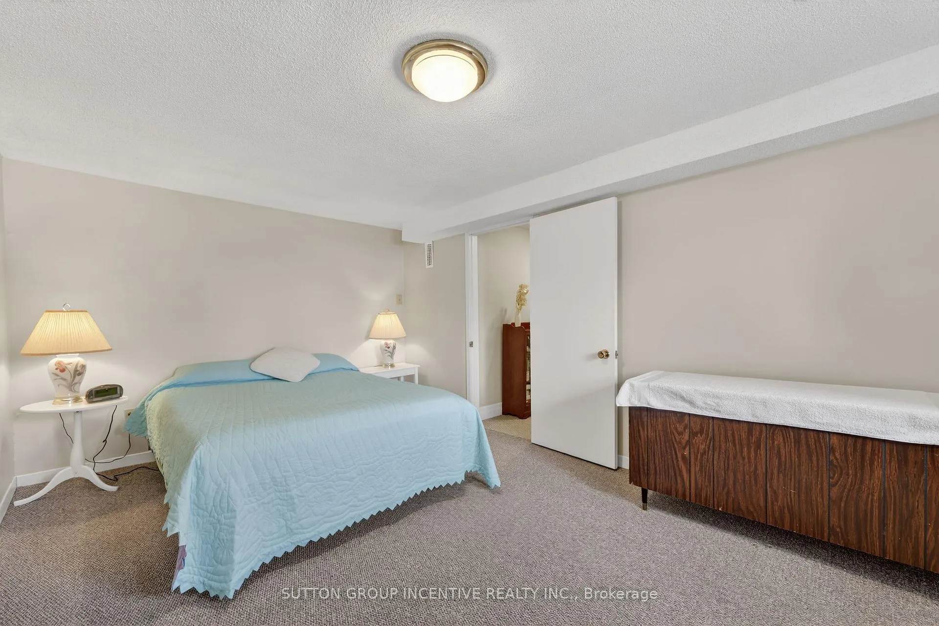 Photo 25 of 230 Edgehill Drive, Barrie, Letitia Heights — HOMEH