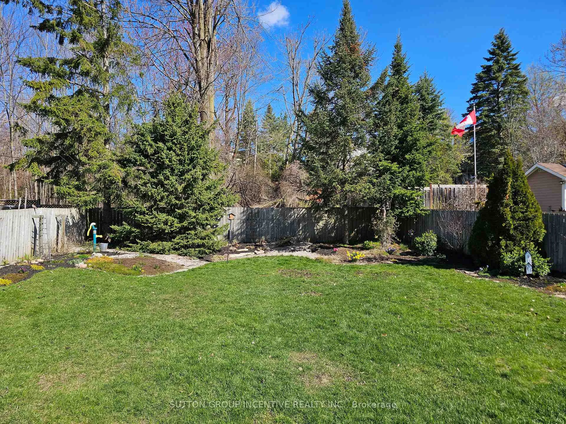 Photo 28 of 230 Edgehill Drive, Barrie, Letitia Heights — HOMEH