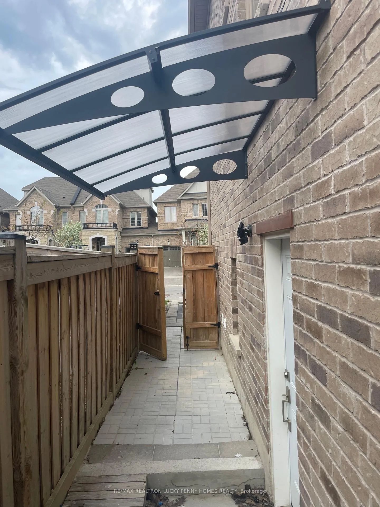 Photo 2 of Unit Bsmt, 83 Living Crescent, Markham, Victoria Square — HOMEH