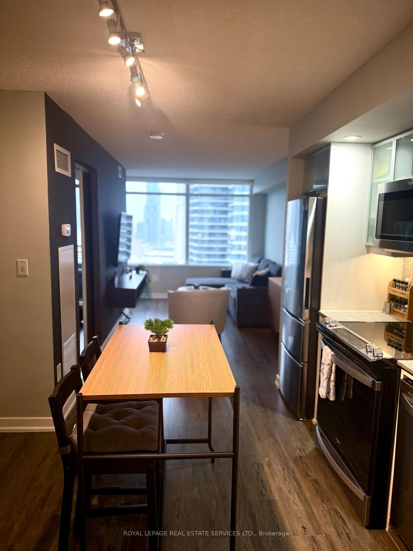 Photo 2 of Unit 3703, 25 Telegram Mews S, Toronto, Waterfront Communities — HOMEH