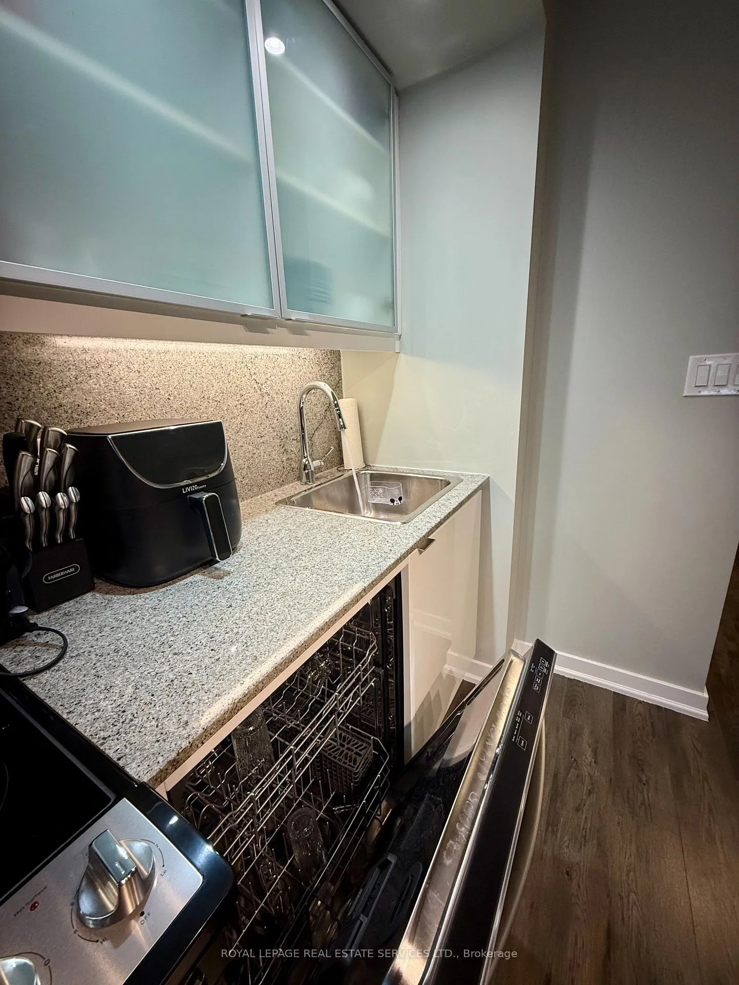 Photo 4 of Unit 3703, 25 Telegram Mews S, Toronto, Waterfront Communities — HOMEH