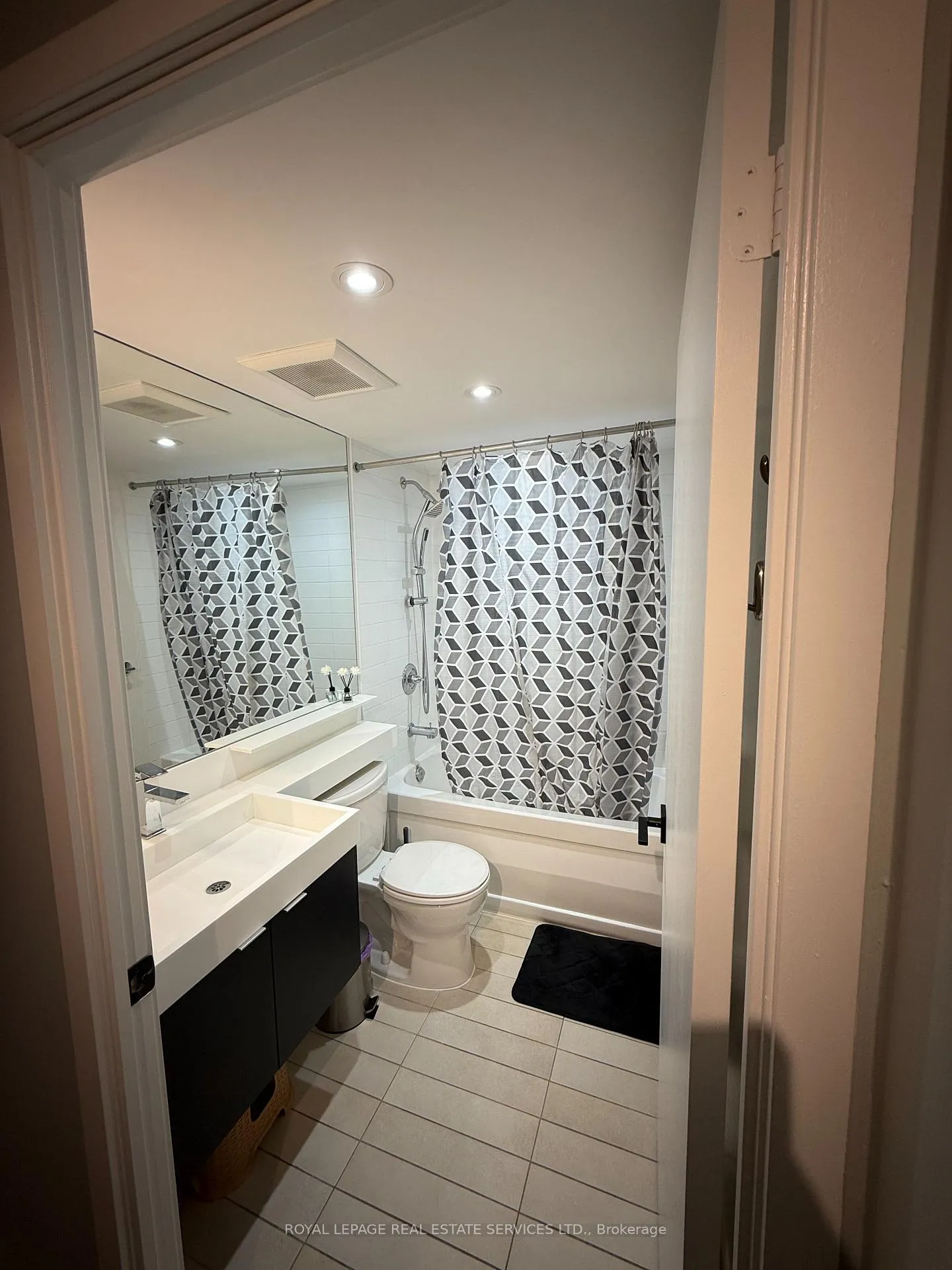 Photo 12 of Unit 3703, 25 Telegram Mews S, Toronto, Waterfront Communities — HOMEH