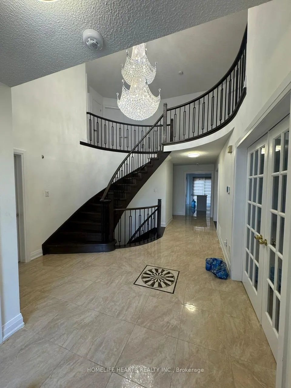 Photo 2 of 5 Burwash Court, Brampton, Heart Lake West — HOMEH