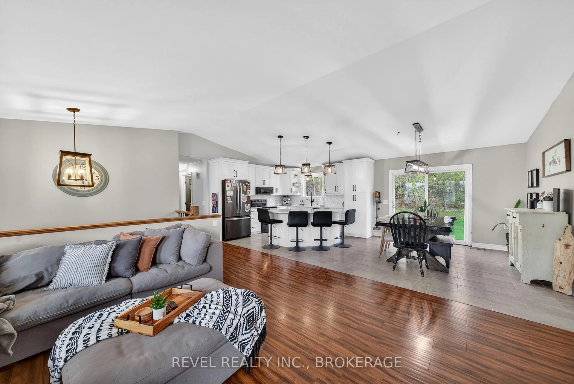 Photo 9 of 4095 Graham Road, Frontenac, Frontenac South — HOMEH