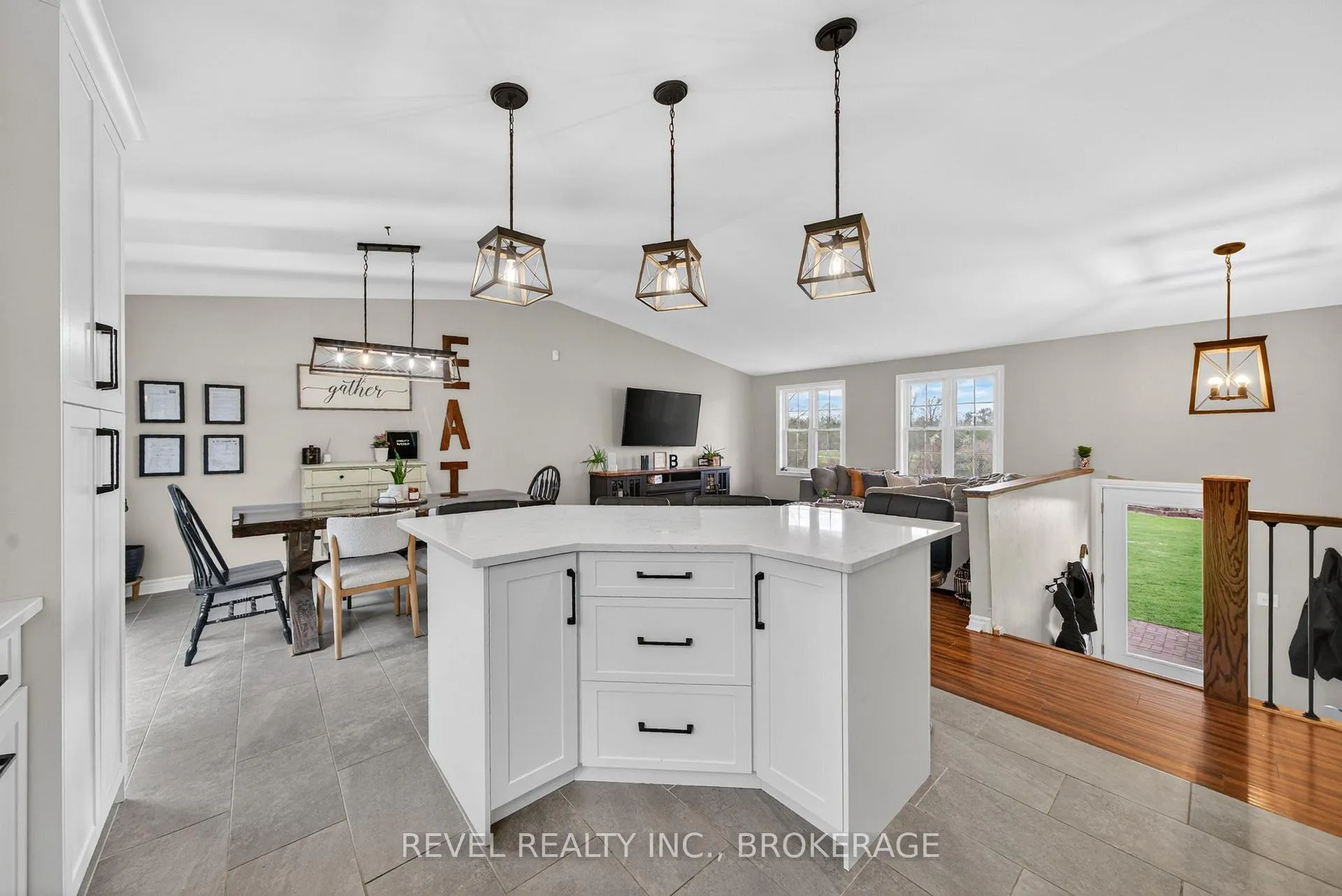 Photo 17 of 4095 Graham Road, Frontenac, Frontenac South — HOMEH