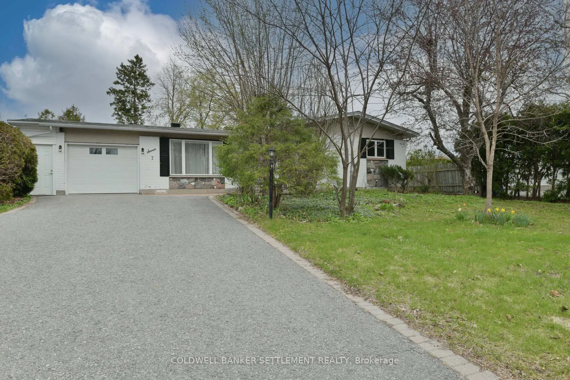 Photo 1 of 7 Parker Avenue, Ottawa, Meadowlands/Crestview — HOMEH
