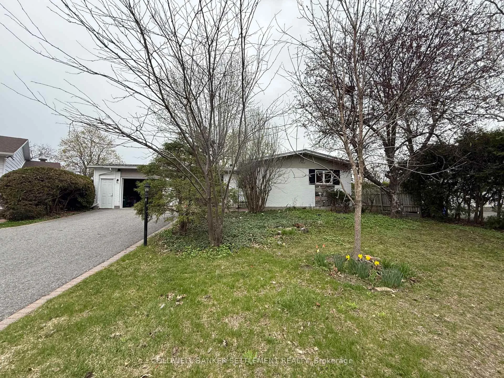 Photo 2 of 7 Parker Avenue, Ottawa, Meadowlands/Crestview — HOMEH