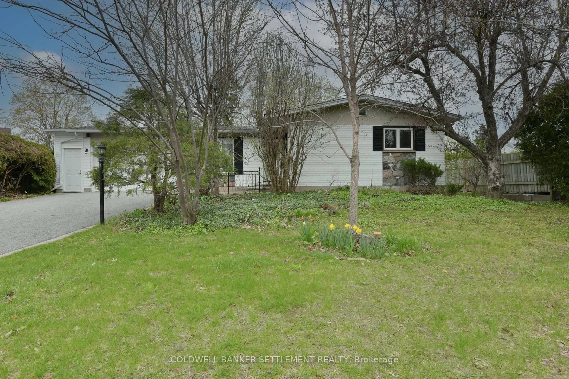 Photo 4 of 7 Parker Avenue, Ottawa, Meadowlands/Crestview — HOMEH