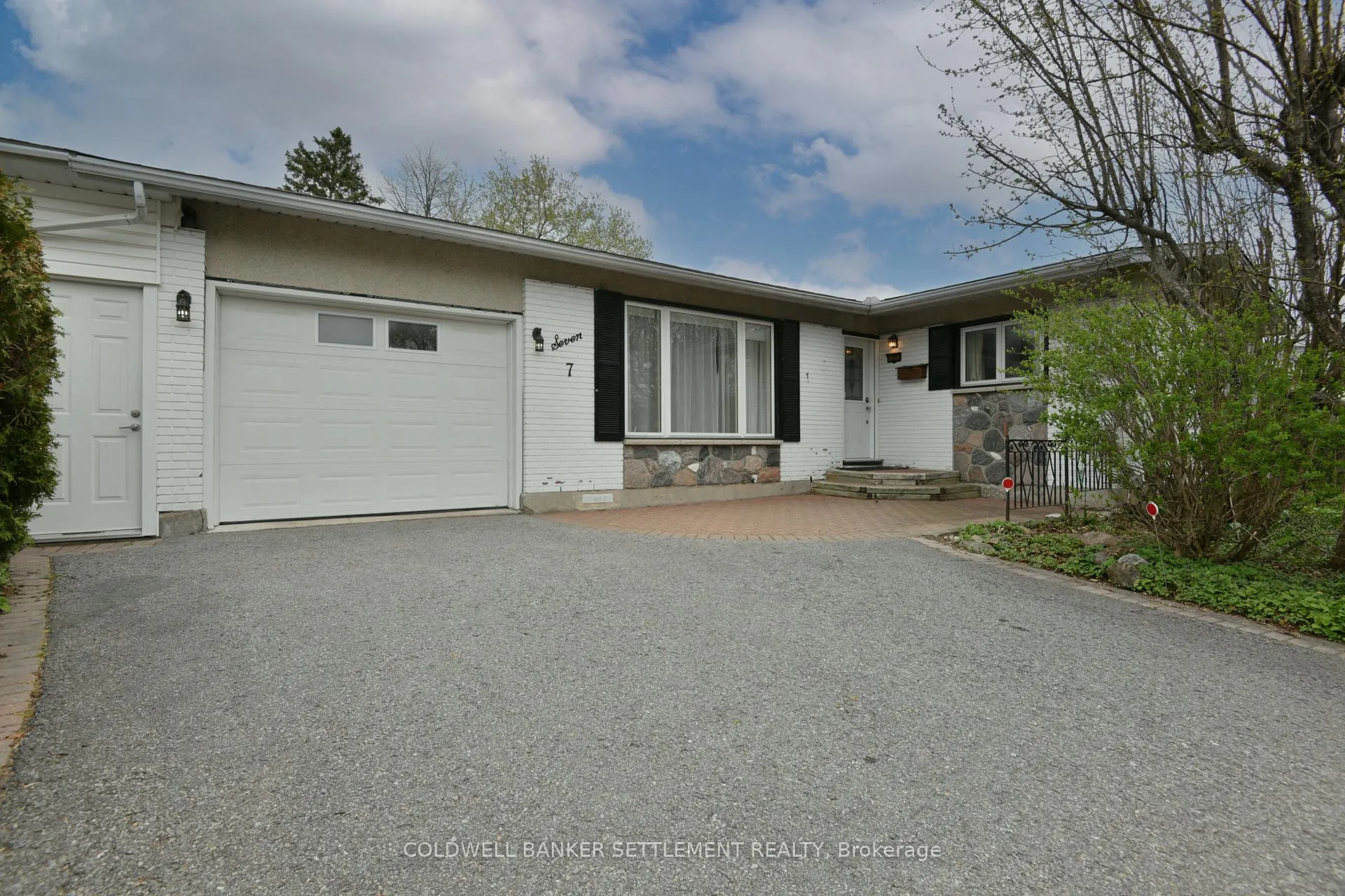 Photo 5 of 7 Parker Avenue, Ottawa, Meadowlands/Crestview — HOMEH