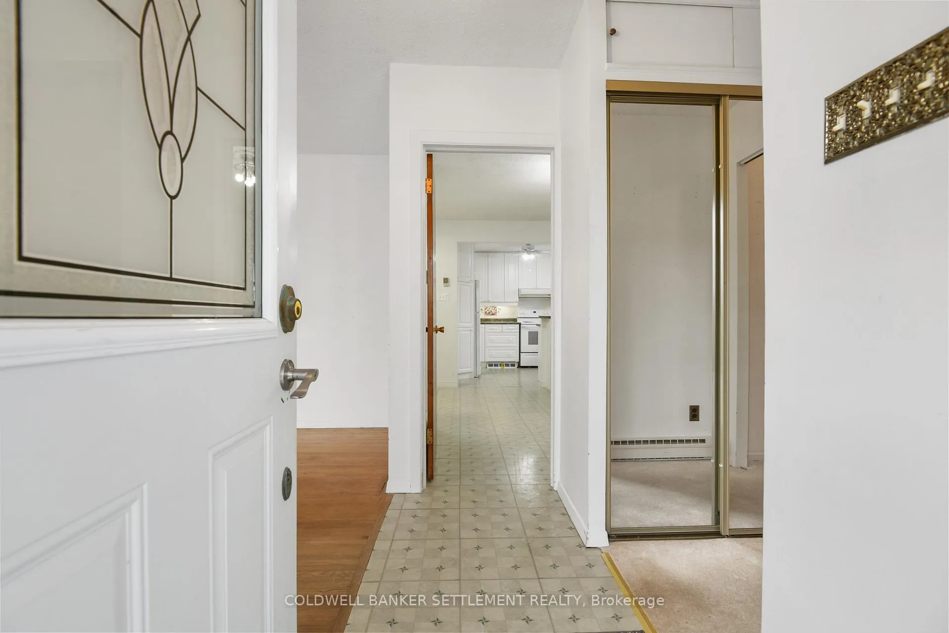 Photo 6 of 7 Parker Avenue, Ottawa, Meadowlands/Crestview — HOMEH