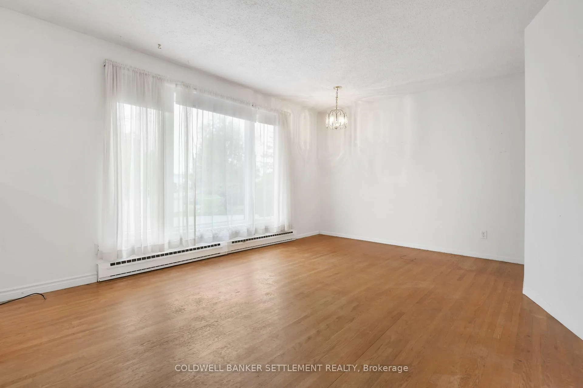 Photo 8 of 7 Parker Avenue, Ottawa, Meadowlands/Crestview — HOMEH