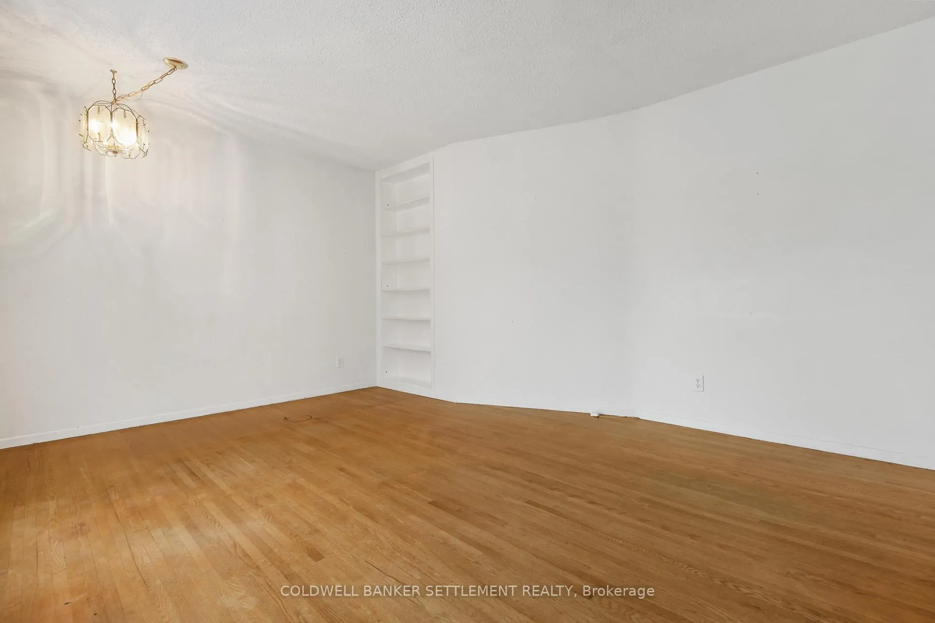 Photo 9 of 7 Parker Avenue, Ottawa, Meadowlands/Crestview — HOMEH