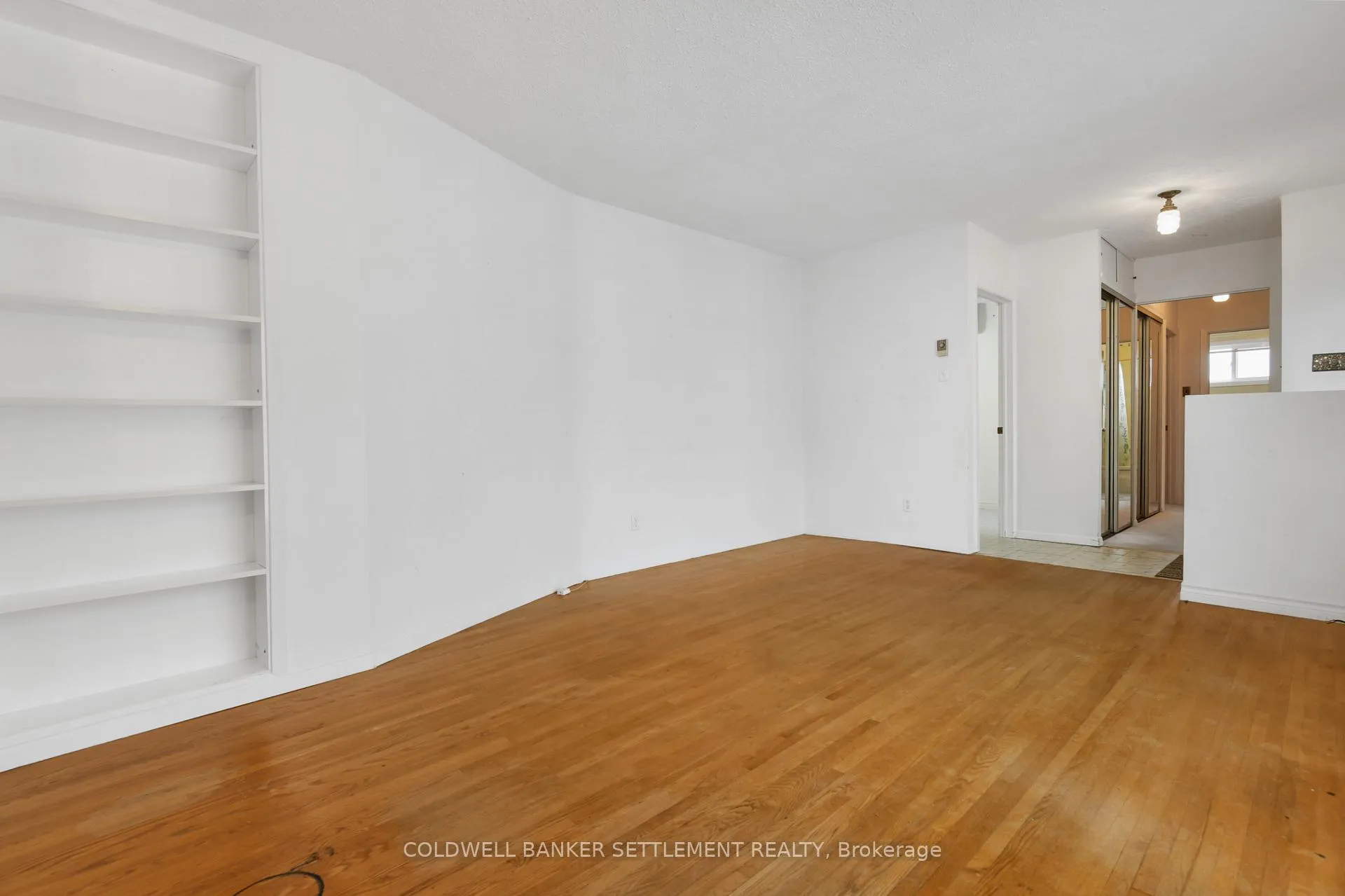 Photo 10 of 7 Parker Avenue, Ottawa, Meadowlands/Crestview — HOMEH