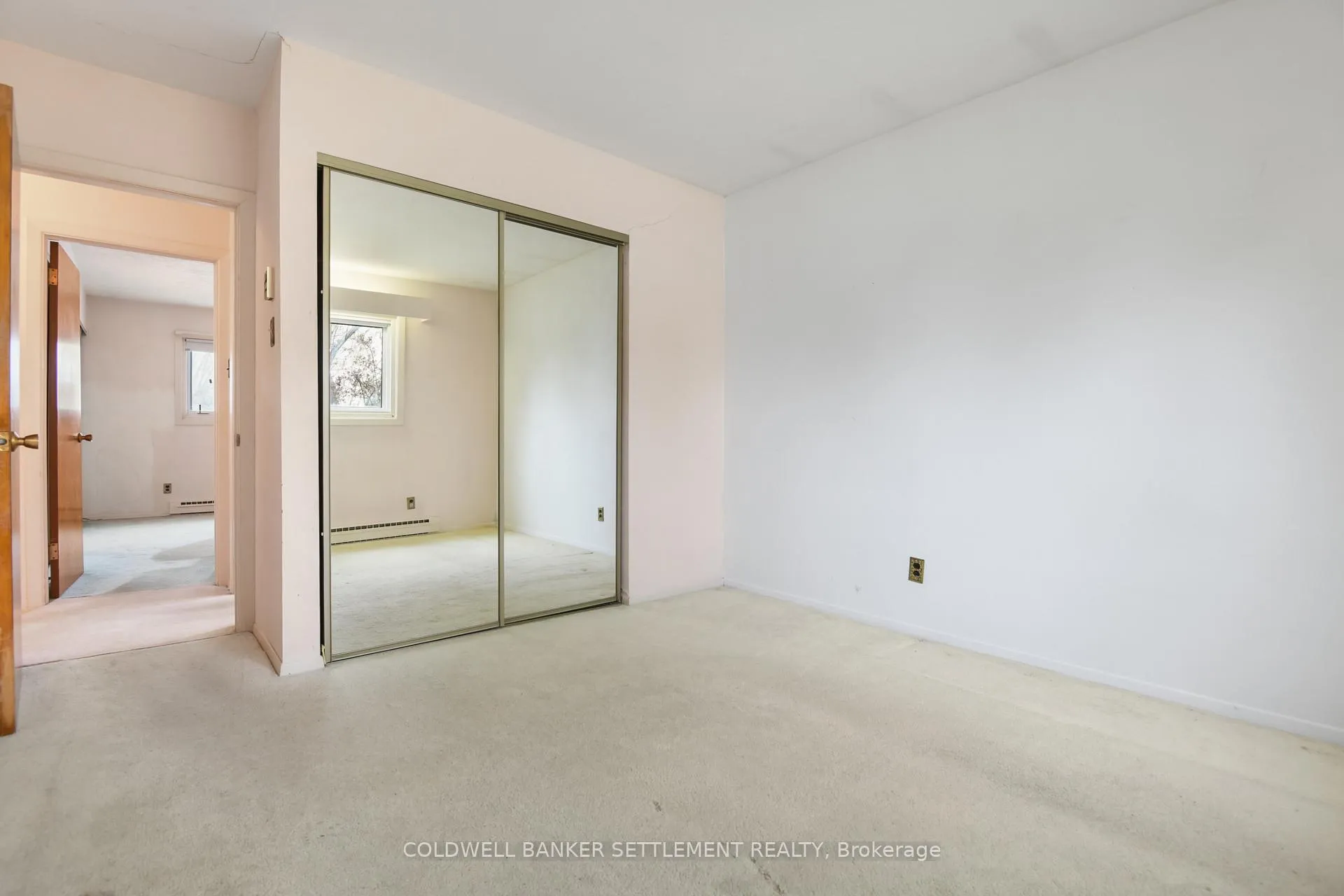 Photo 23 of 7 Parker Avenue, Ottawa, Meadowlands/Crestview — HOMEH