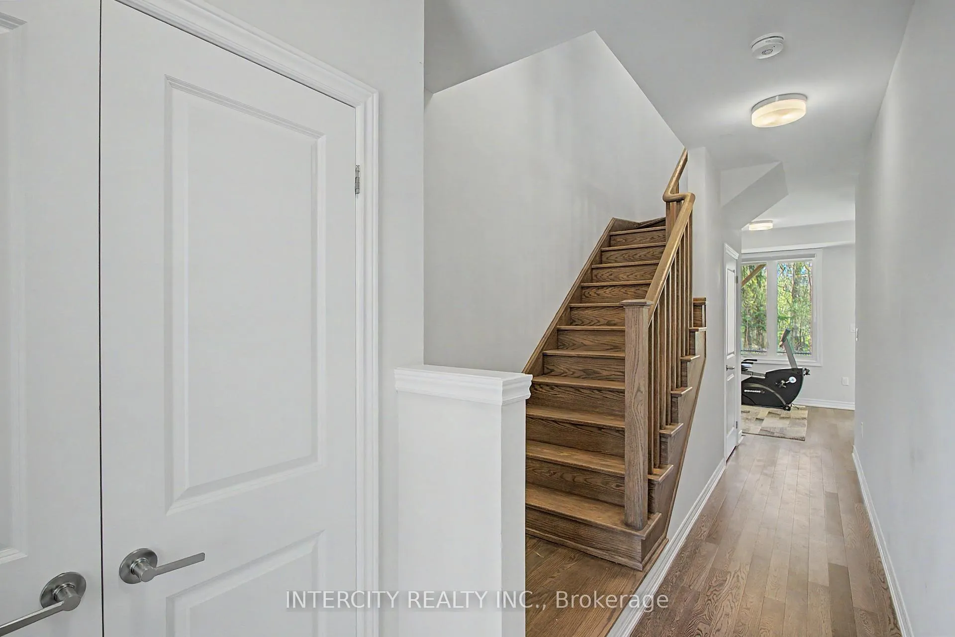 Photo 4 of 21 Folcroft Street, Brampton, Credit Valley — HOMEH