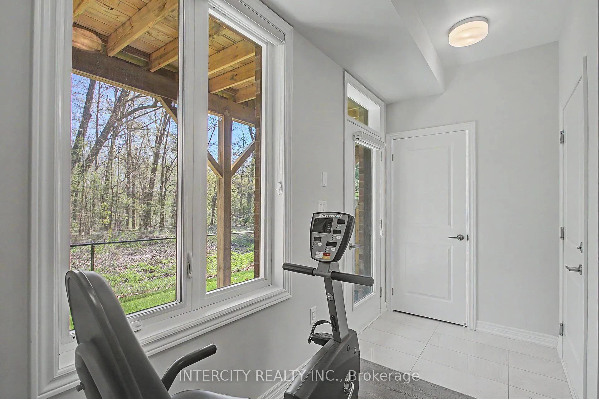 Photo 6 of 21 Folcroft Street, Brampton, Credit Valley — HOMEH
