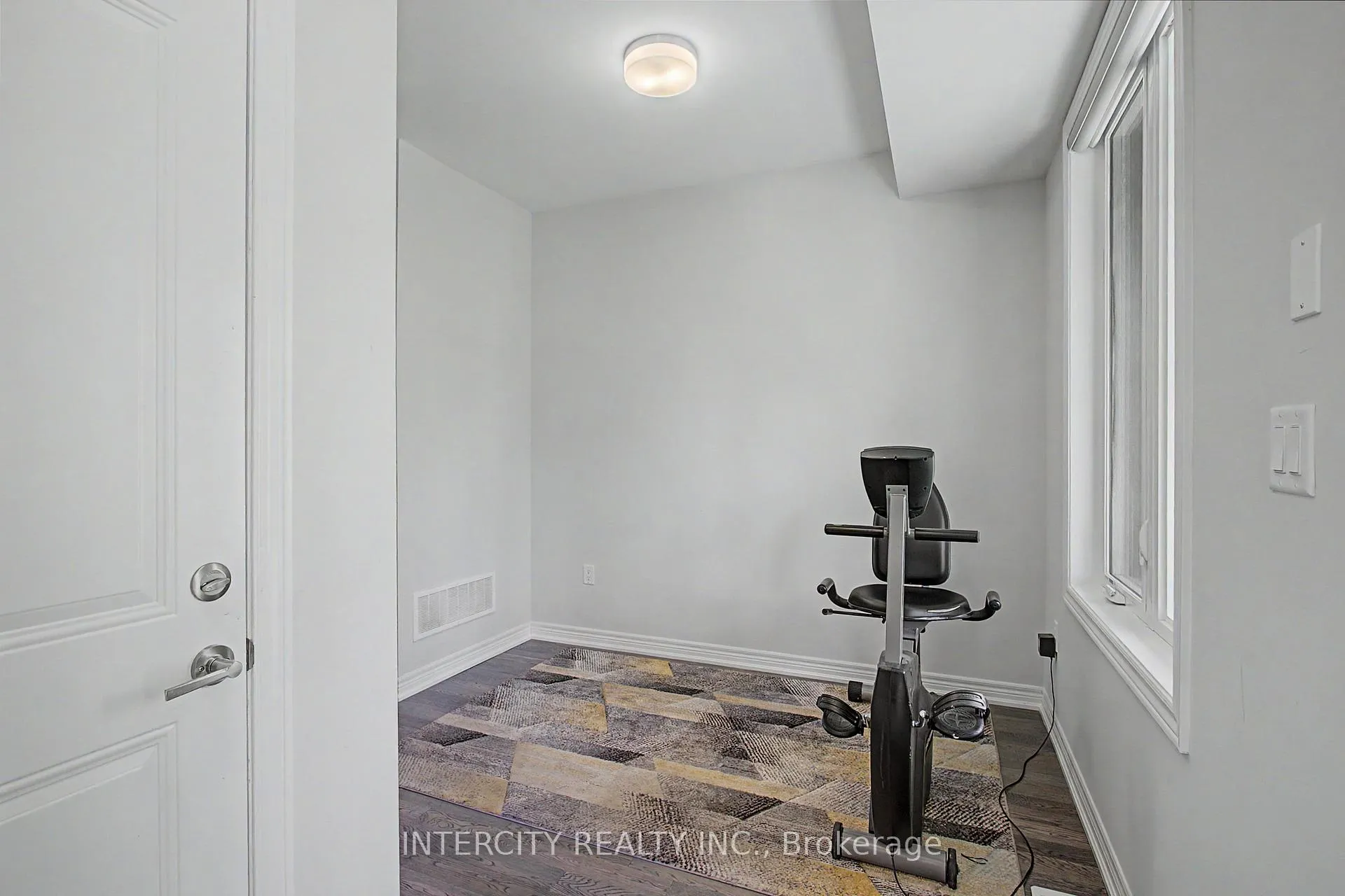 Photo 7 of 21 Folcroft Street, Brampton, Credit Valley — HOMEH