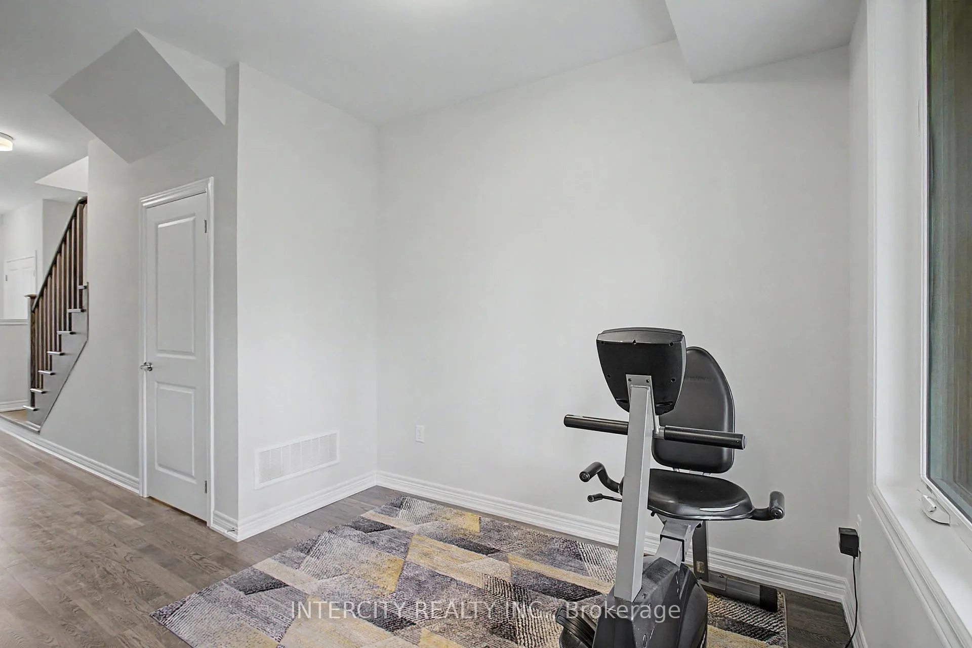 Photo 8 of 21 Folcroft Street, Brampton, Credit Valley — HOMEH