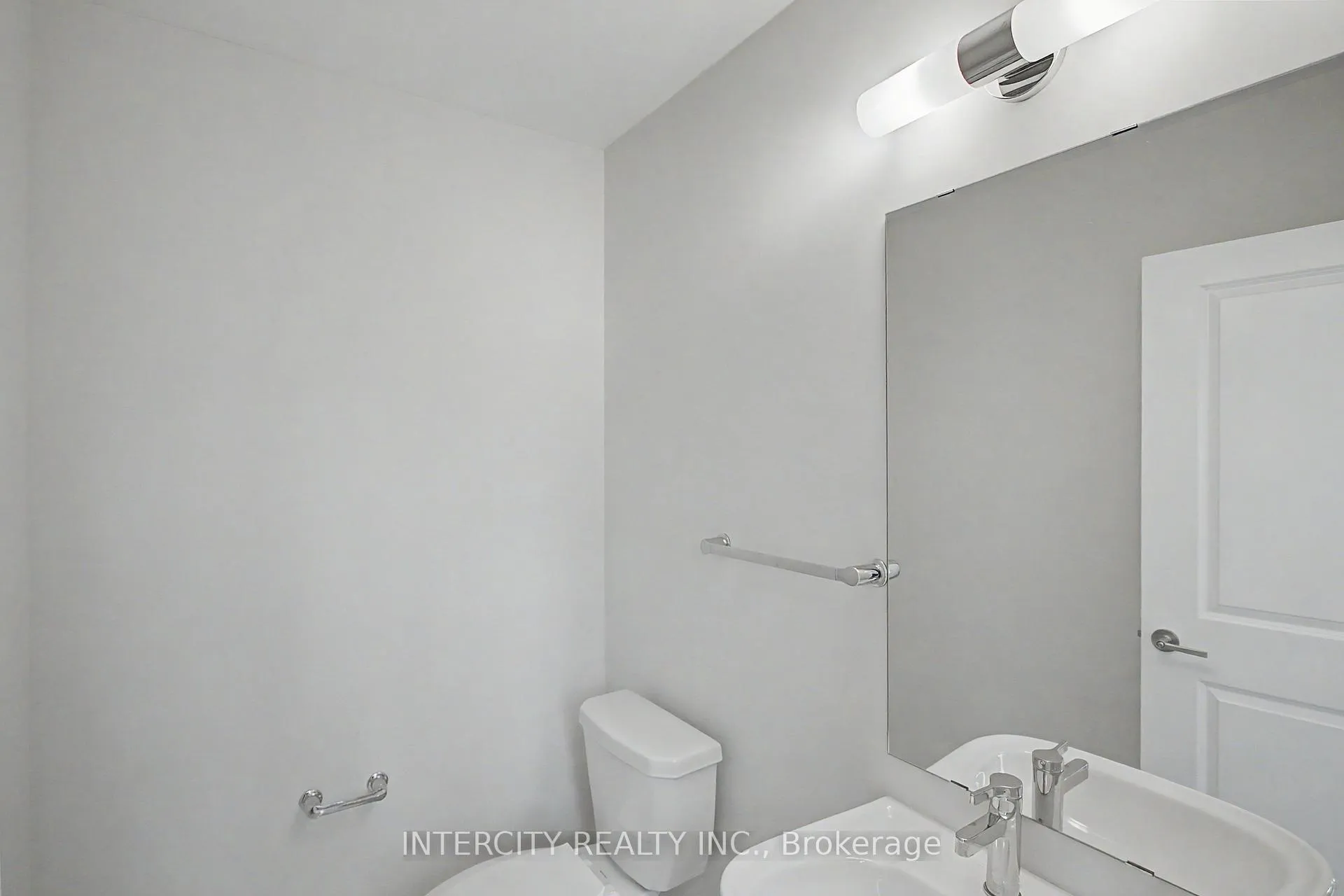 Photo 15 of 21 Folcroft Street, Brampton, Credit Valley — HOMEH