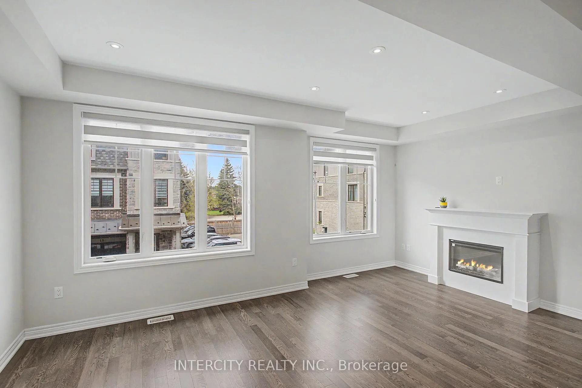 Photo 24 of 21 Folcroft Street, Brampton, Credit Valley — HOMEH