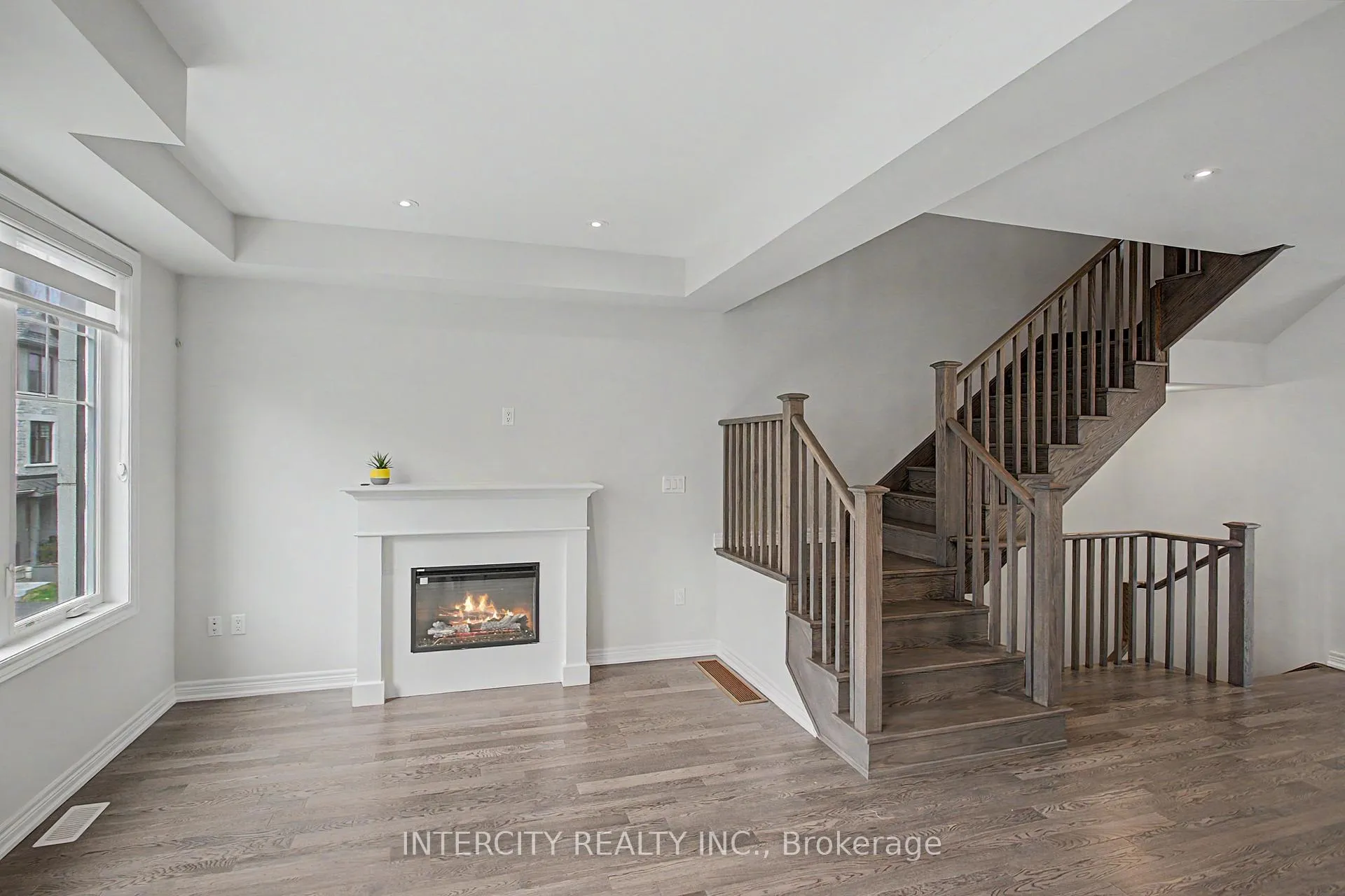 Photo 25 of 21 Folcroft Street, Brampton, Credit Valley — HOMEH