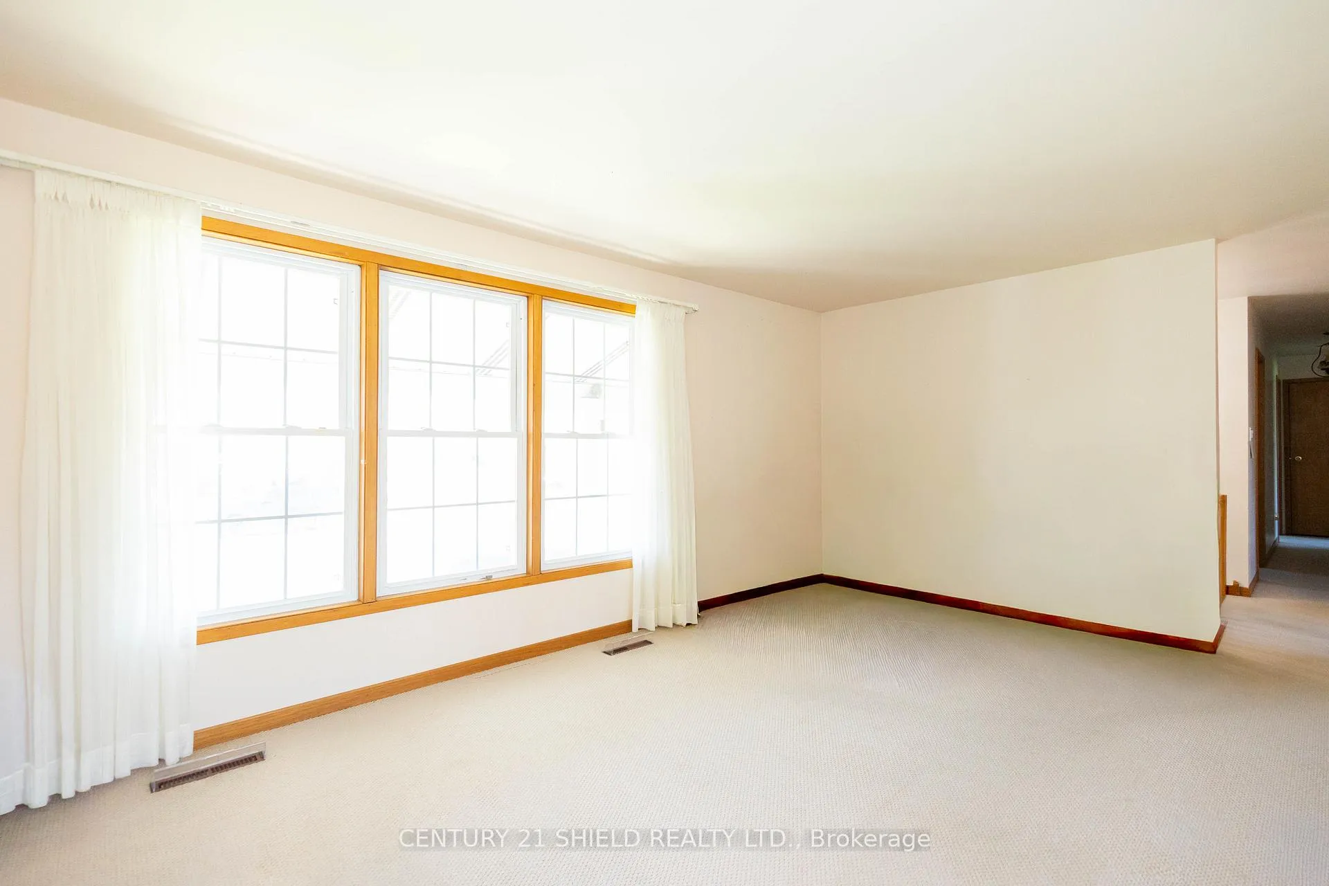 Photo 5 of 901 Laflin Street, Cornwall — HOMEH