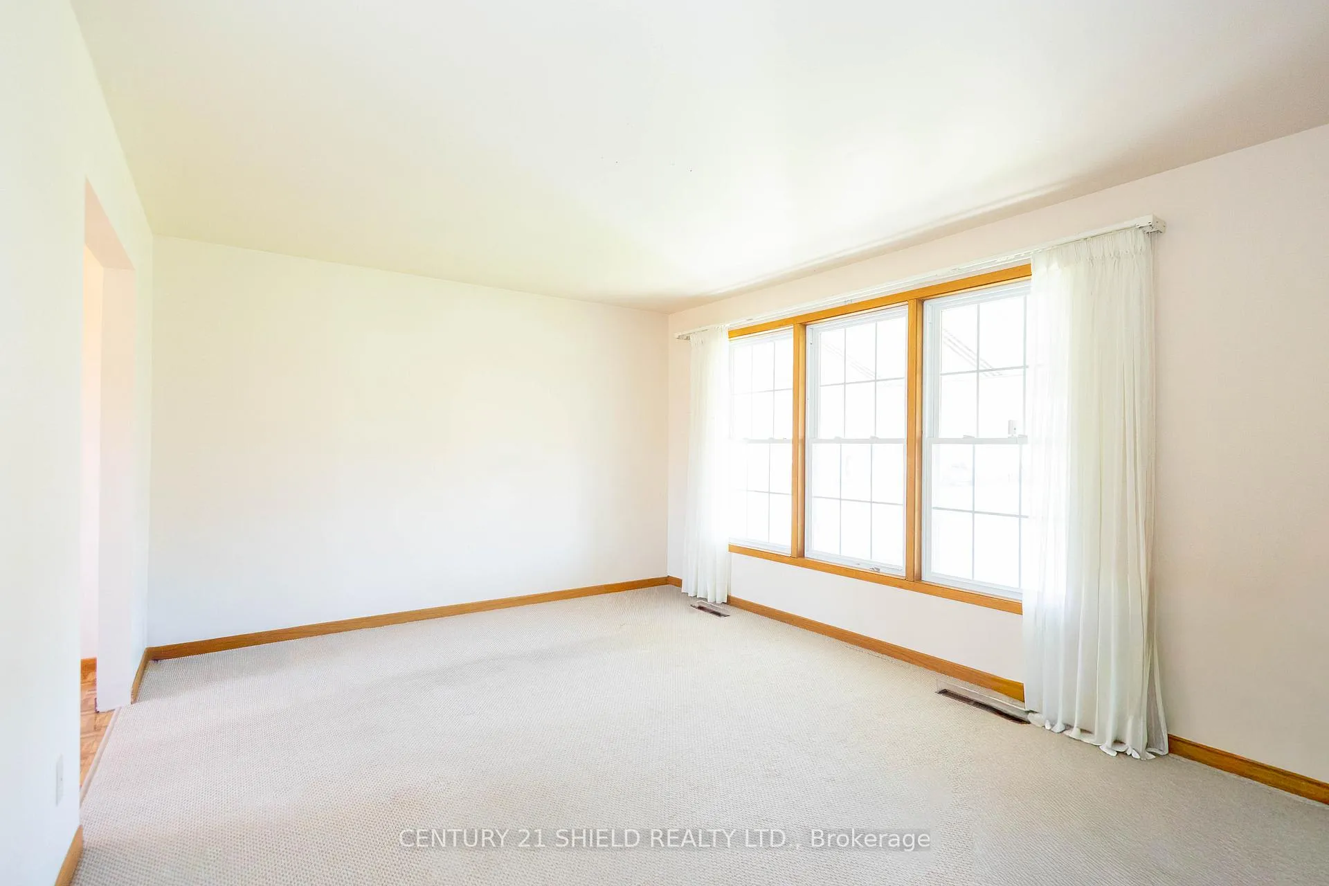Photo 6 of 901 Laflin Street, Cornwall — HOMEH