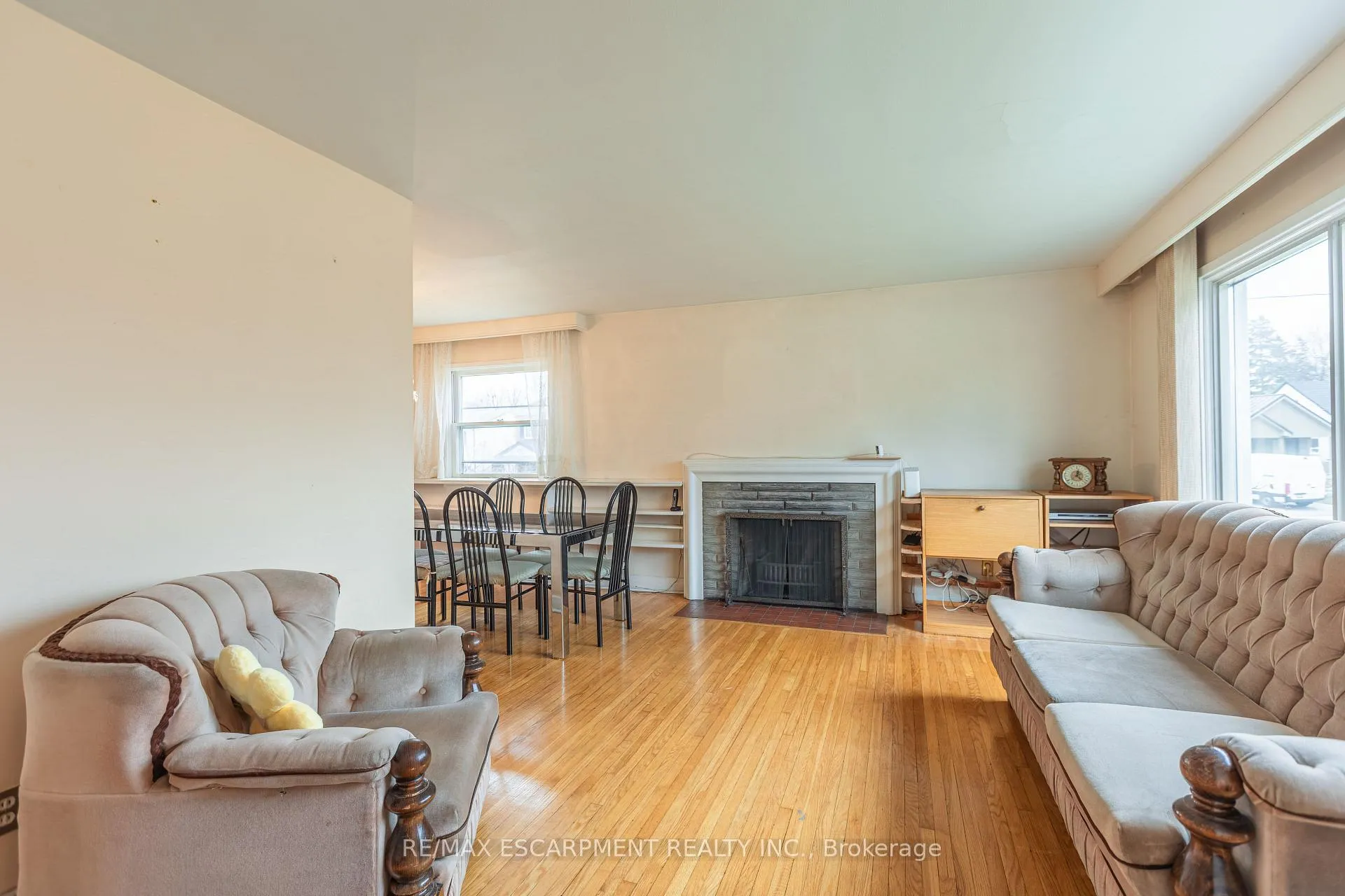 Photo 4 of 1 Snaresbrook Drive, Etobicoke, Rexdale-Kipling — HOMEH