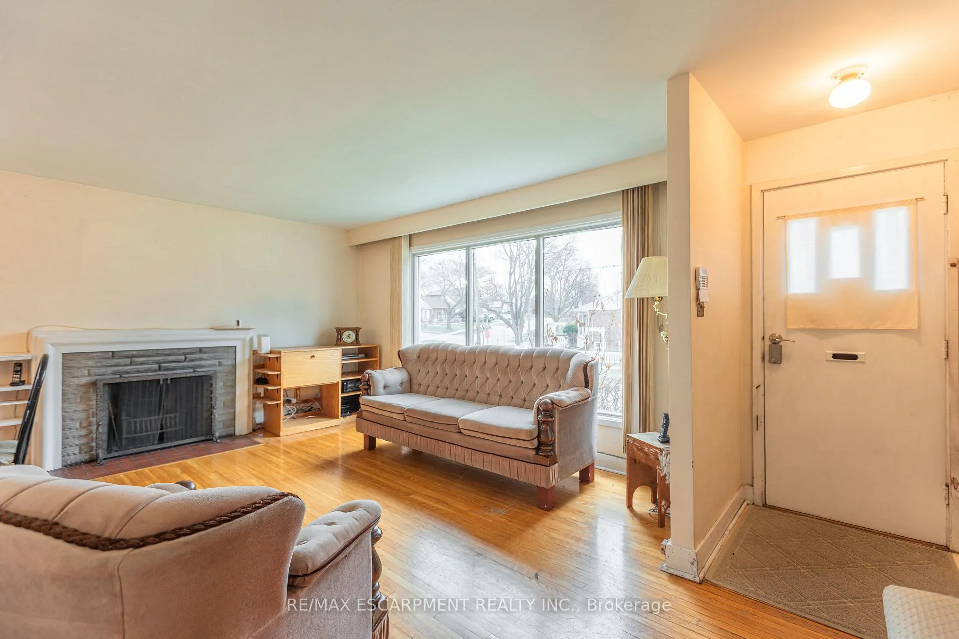 Photo 5 of 1 Snaresbrook Drive, Etobicoke, Rexdale-Kipling — HOMEH