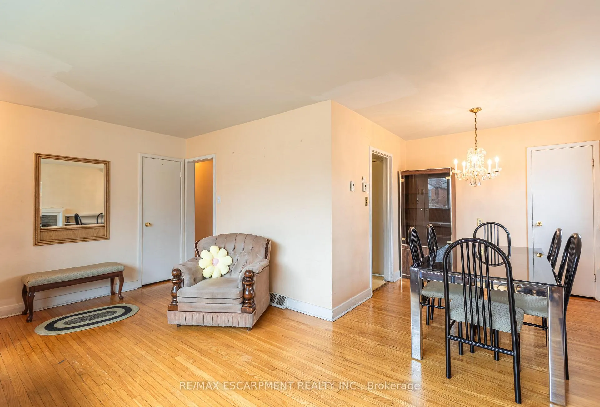 Photo 10 of 1 Snaresbrook Drive, Etobicoke, Rexdale-Kipling — HOMEH