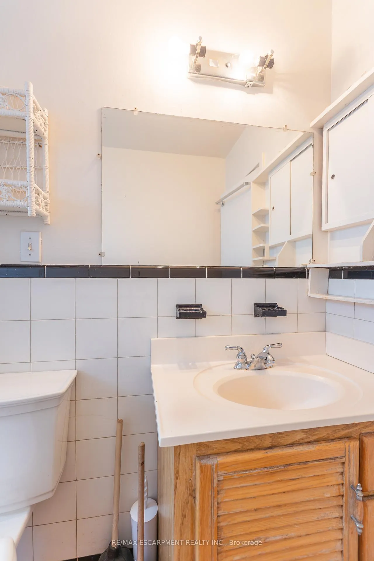 Photo 23 of 1 Snaresbrook Drive, Etobicoke, Rexdale-Kipling — HOMEH