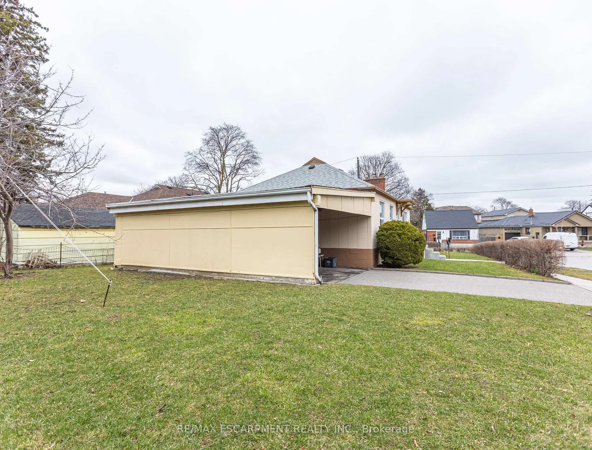 Photo 49 of 1 Snaresbrook Drive, Etobicoke, Rexdale-Kipling — HOMEH