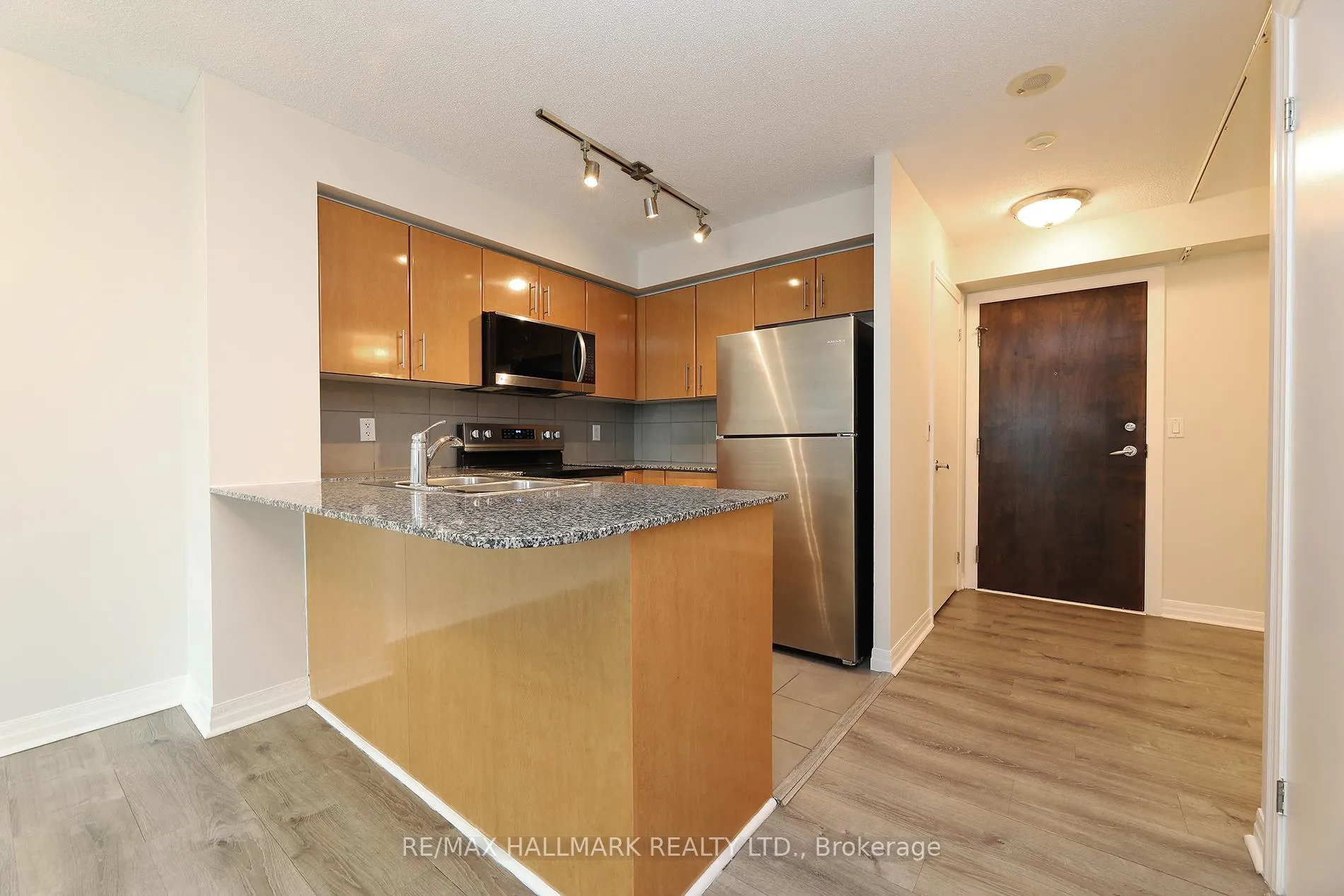 Photo 10 of Unit 707, 16 Yonge Street, Toronto, Waterfront Communities — HOMEH