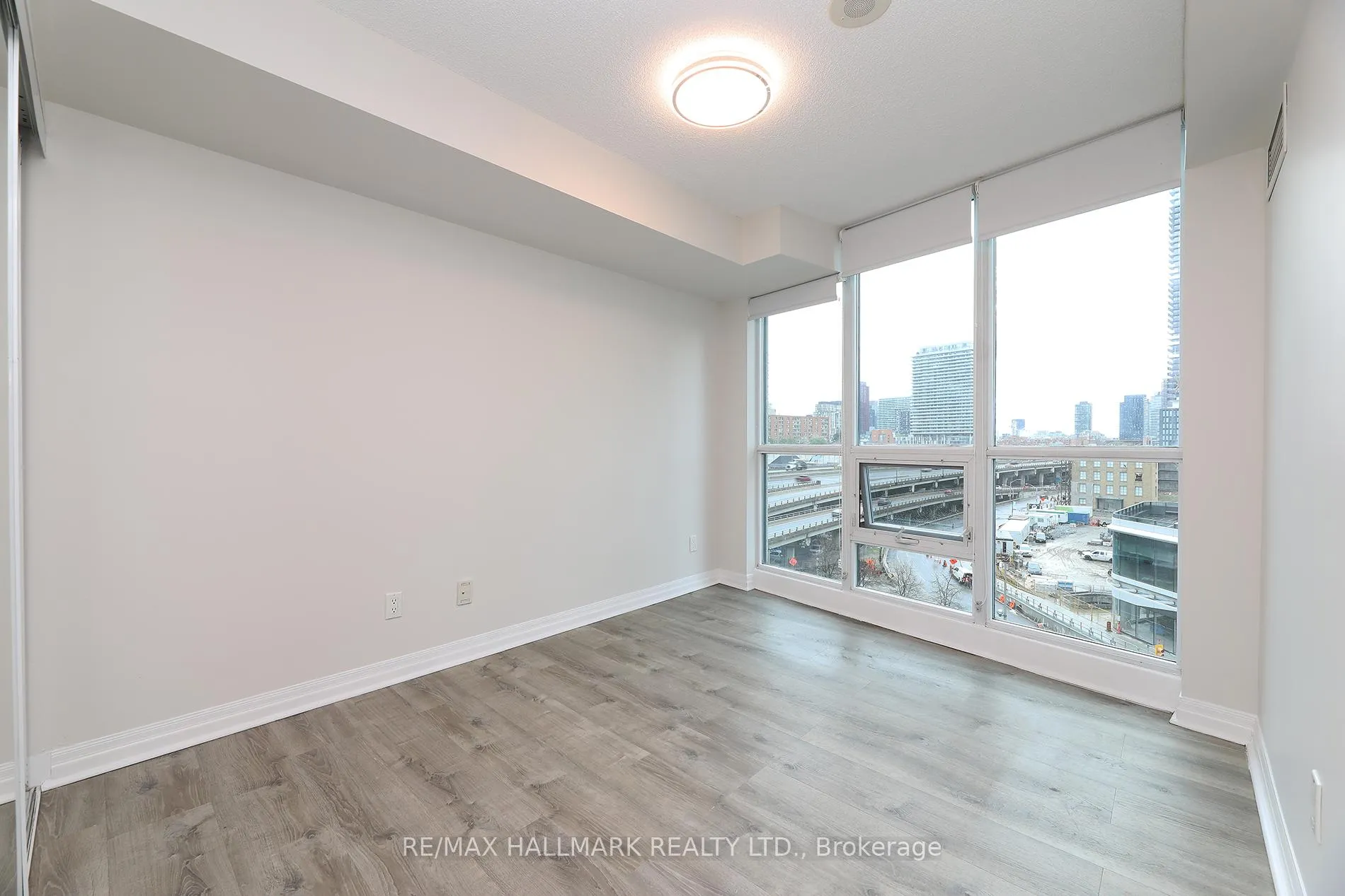 Photo 17 of Unit 707, 16 Yonge Street, Toronto, Waterfront Communities — HOMEH