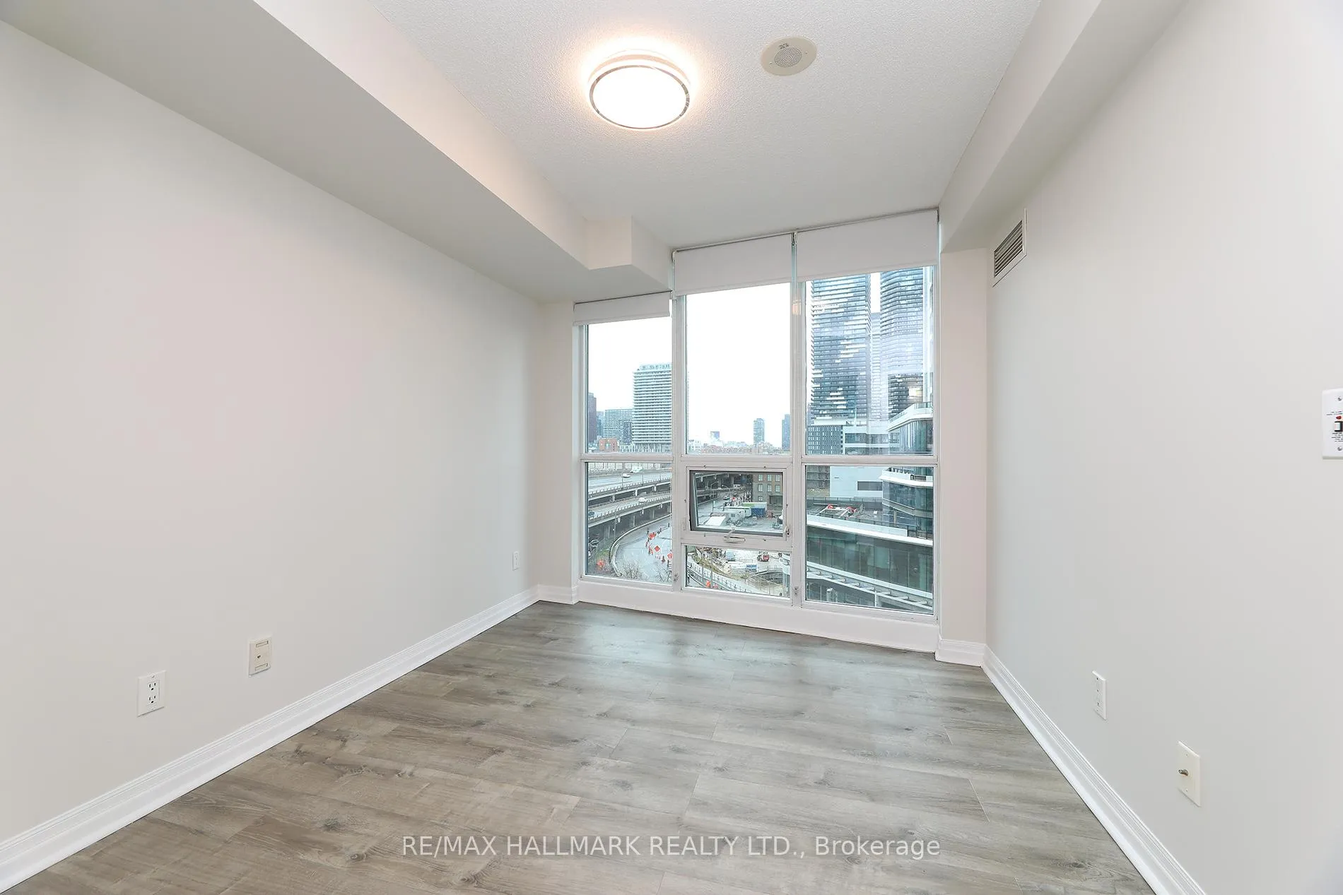 Photo 18 of Unit 707, 16 Yonge Street, Toronto, Waterfront Communities — HOMEH