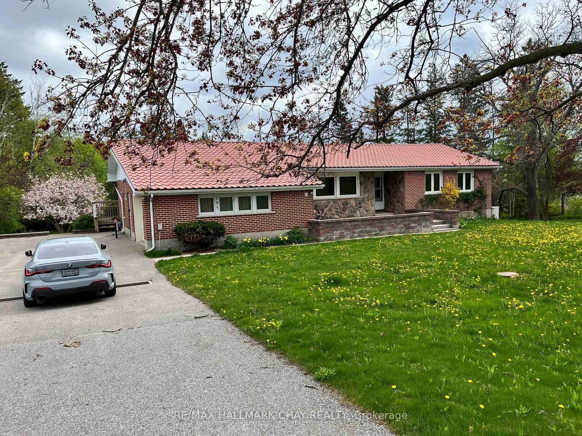 Photo 2 of 595 Big Bay Point Road E, Barrie, Bayshore — HOMEH