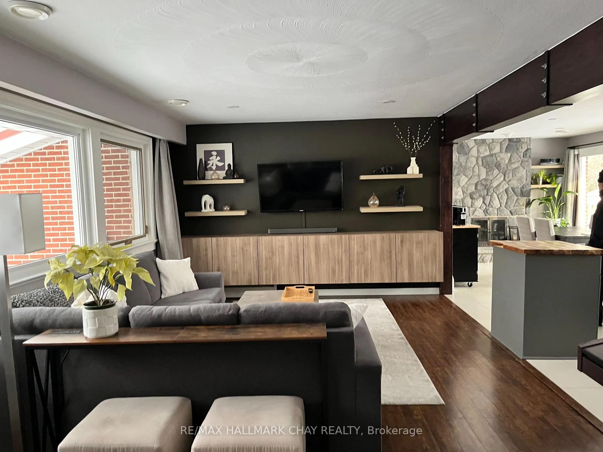 Photo 3 of 595 Big Bay Point Road E, Barrie, Bayshore — HOMEH