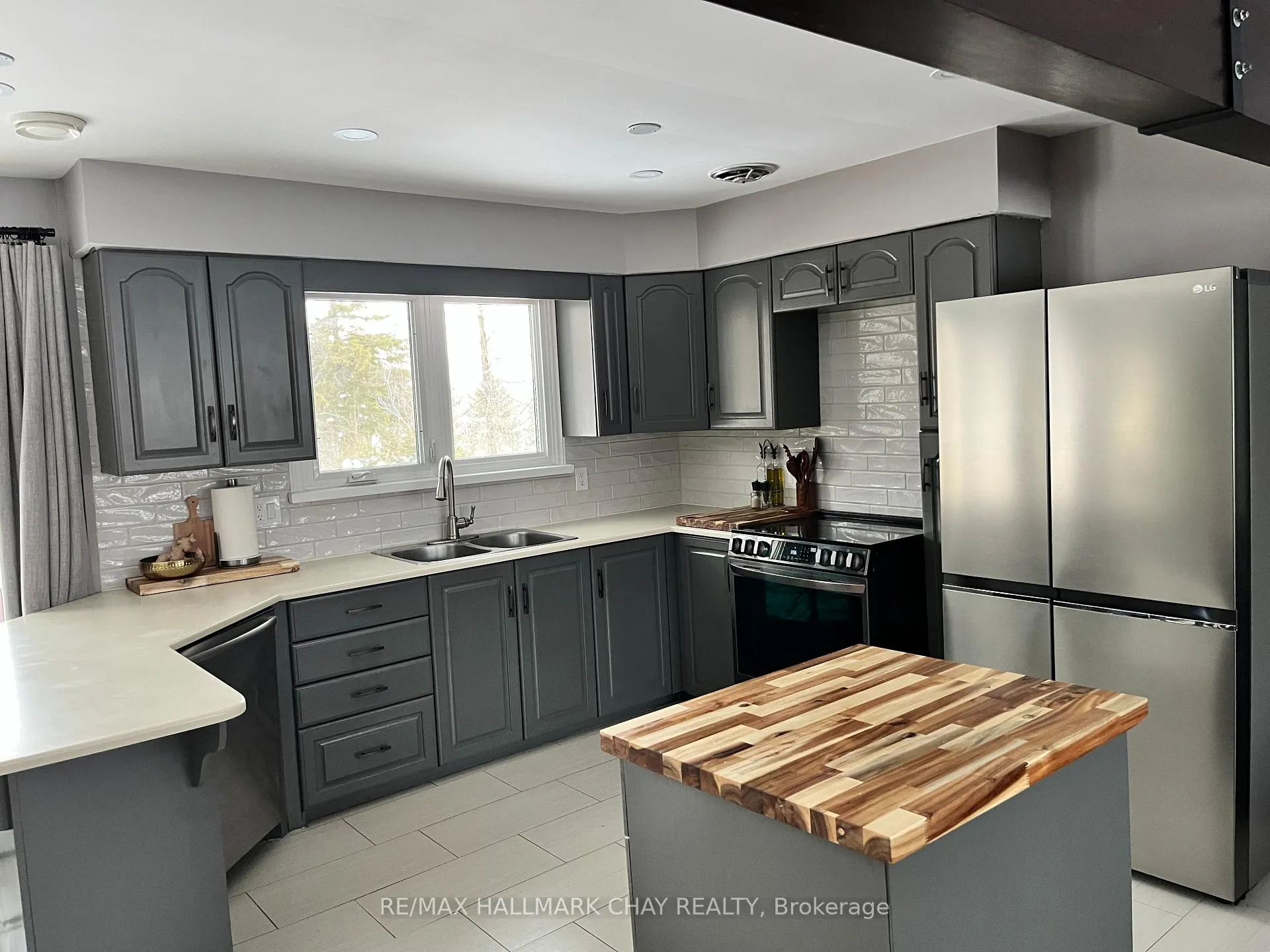 Photo 4 of 595 Big Bay Point Road E, Barrie, Bayshore — HOMEH