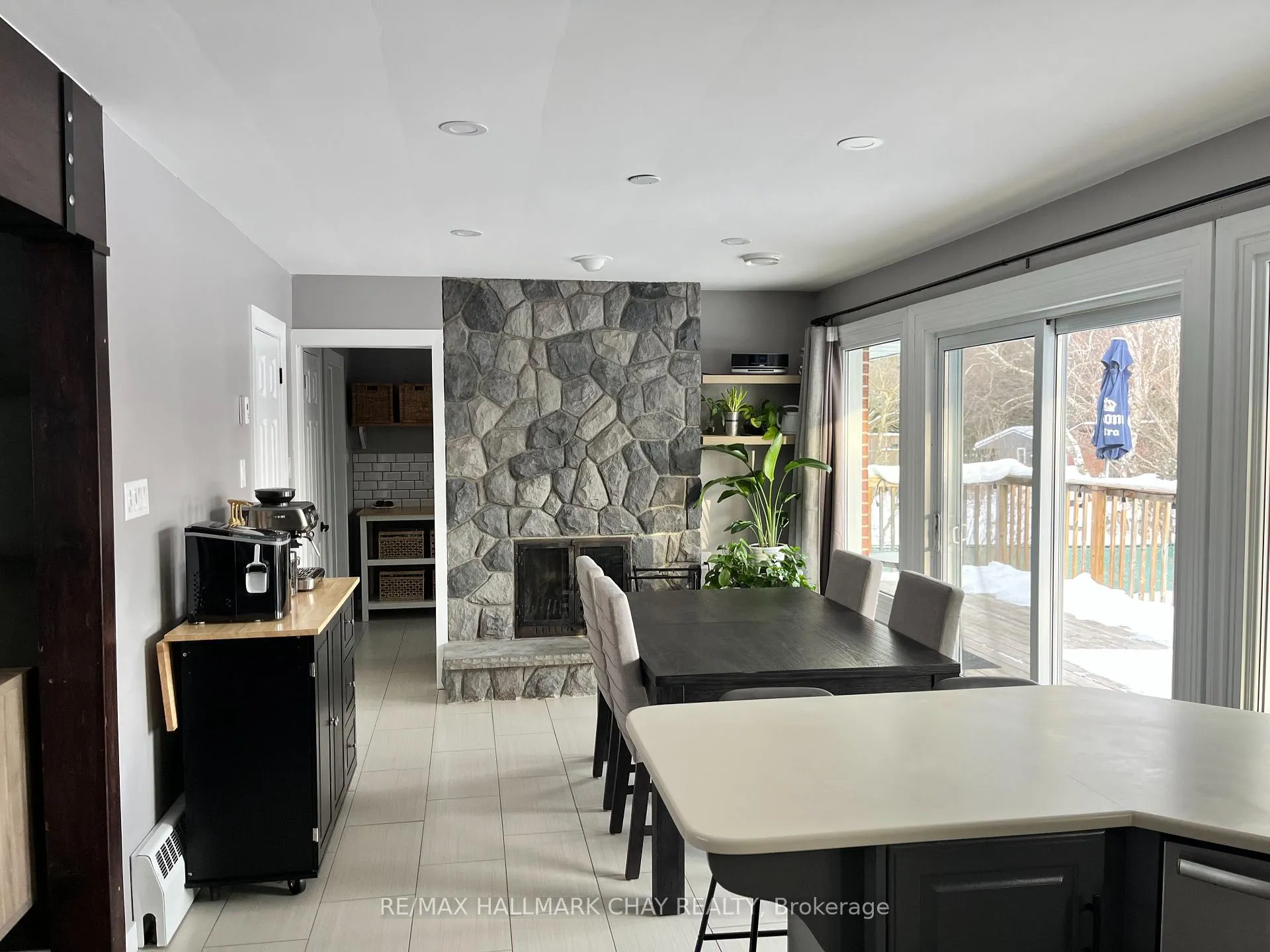 Photo 5 of 595 Big Bay Point Road E, Barrie, Bayshore — HOMEH