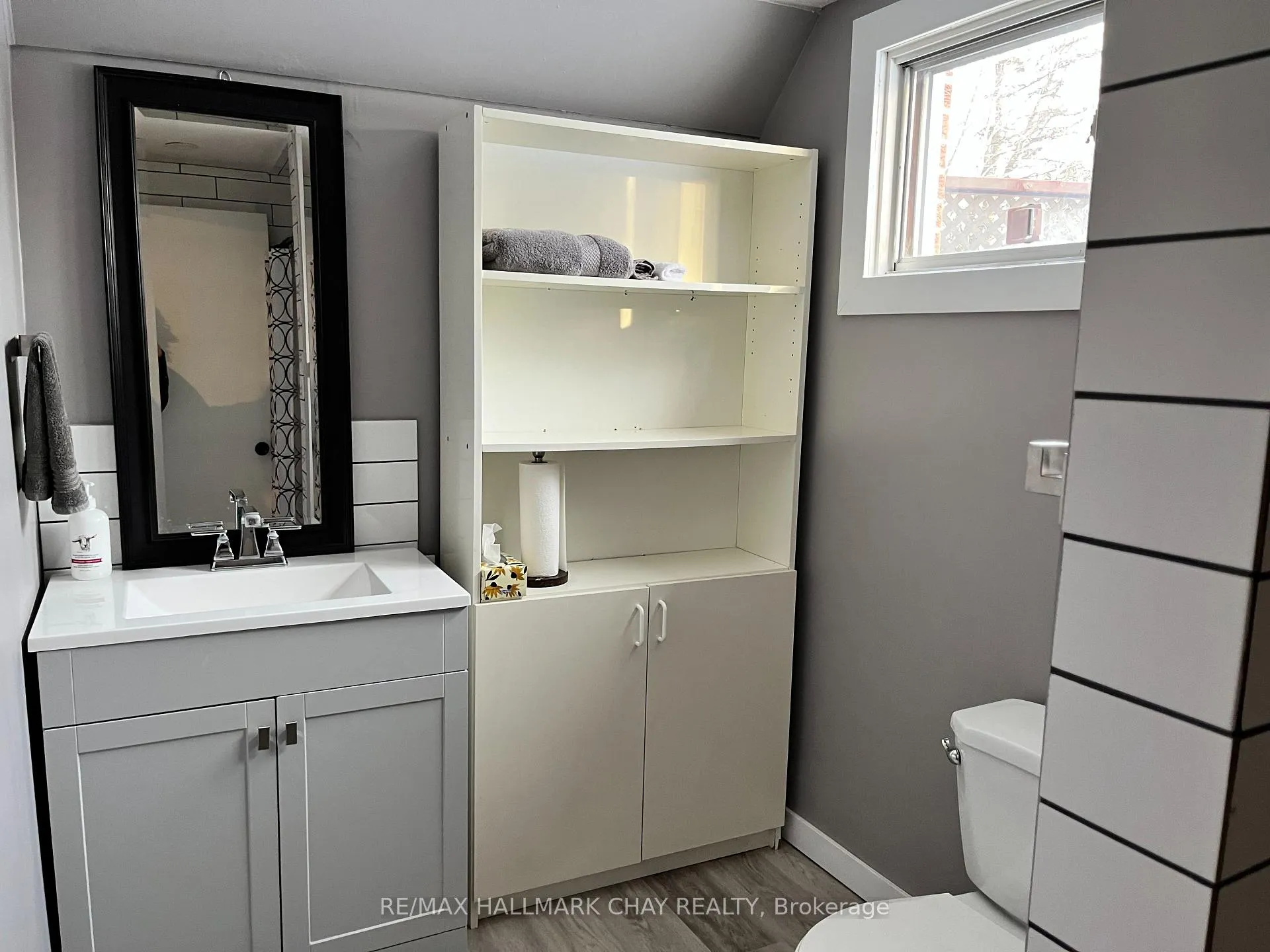 Photo 7 of 595 Big Bay Point Road E, Barrie, Bayshore — HOMEH