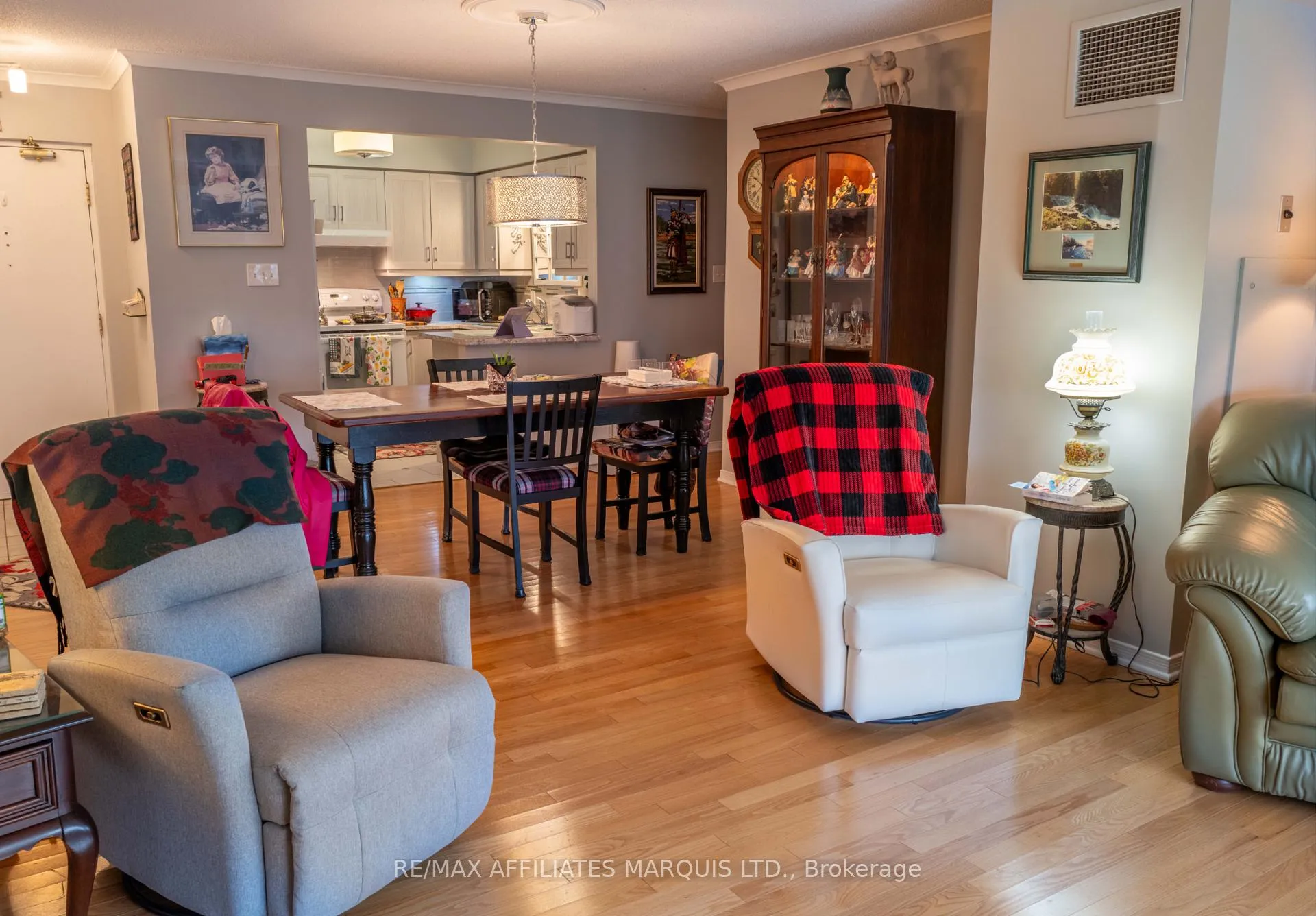 Photo 7 of Unit 312, 121 Water Street W, Cornwall — HOMEH