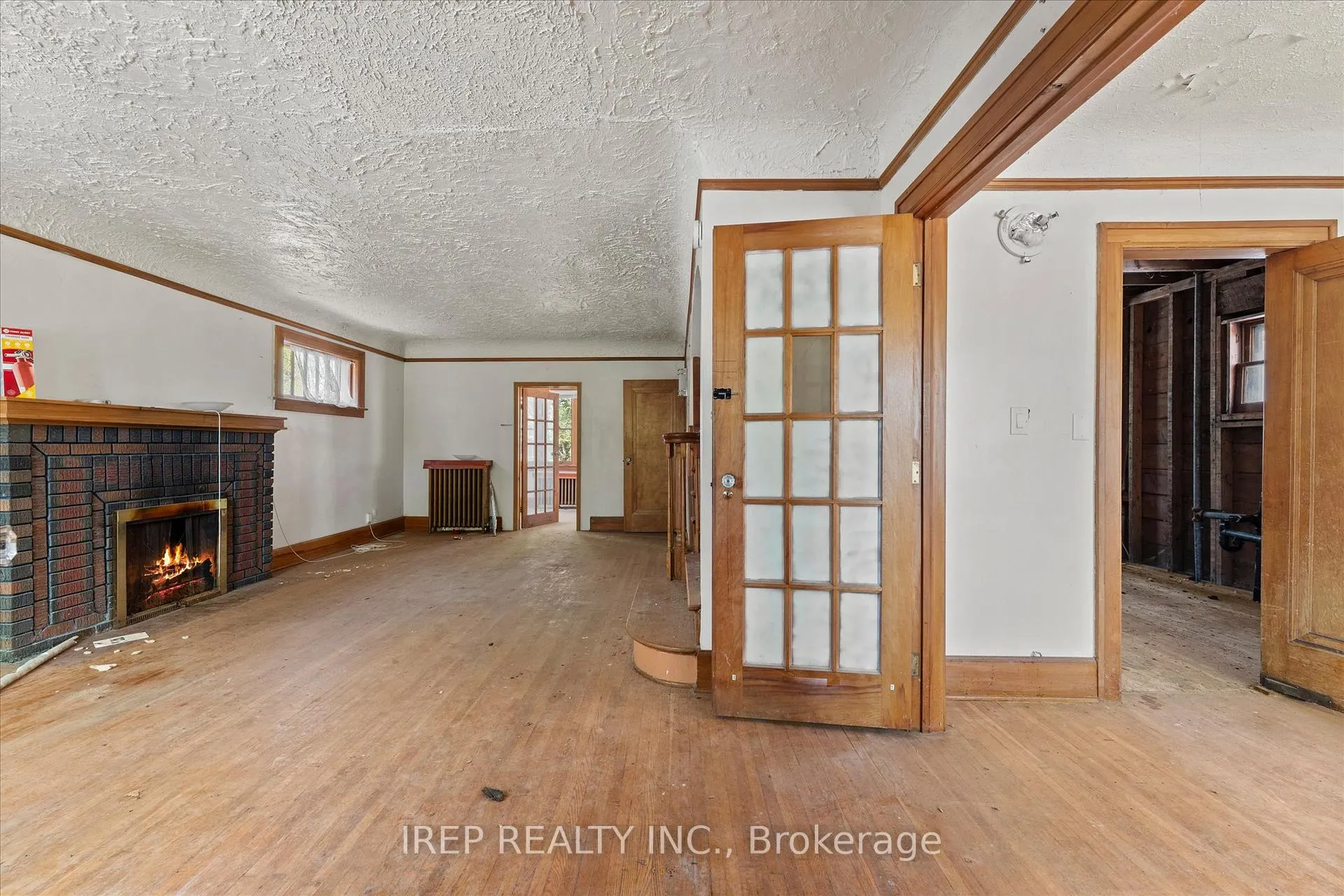 Photo 5 of 3056 Alexander Avenue, Windsor — HOMEH