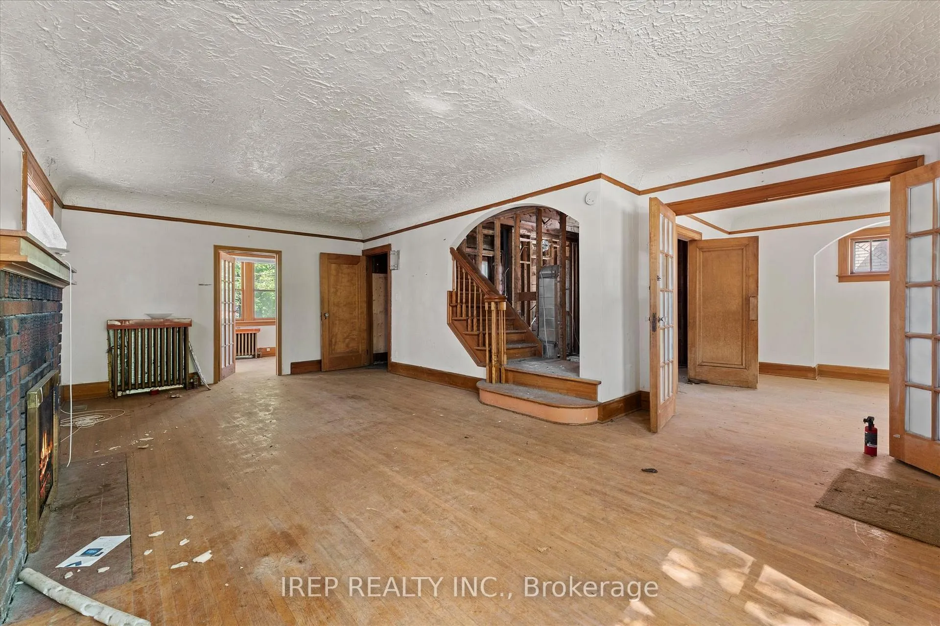 Photo 6 of 3056 Alexander Avenue, Windsor — HOMEH