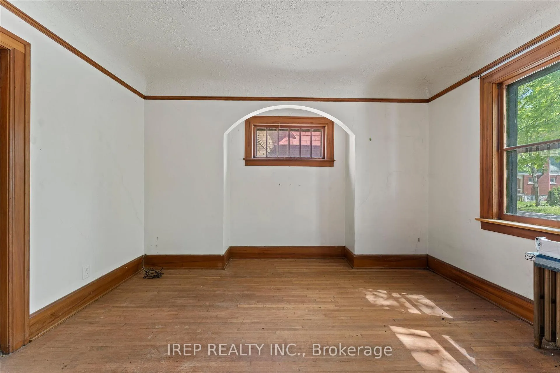Photo 8 of 3056 Alexander Avenue, Windsor — HOMEH