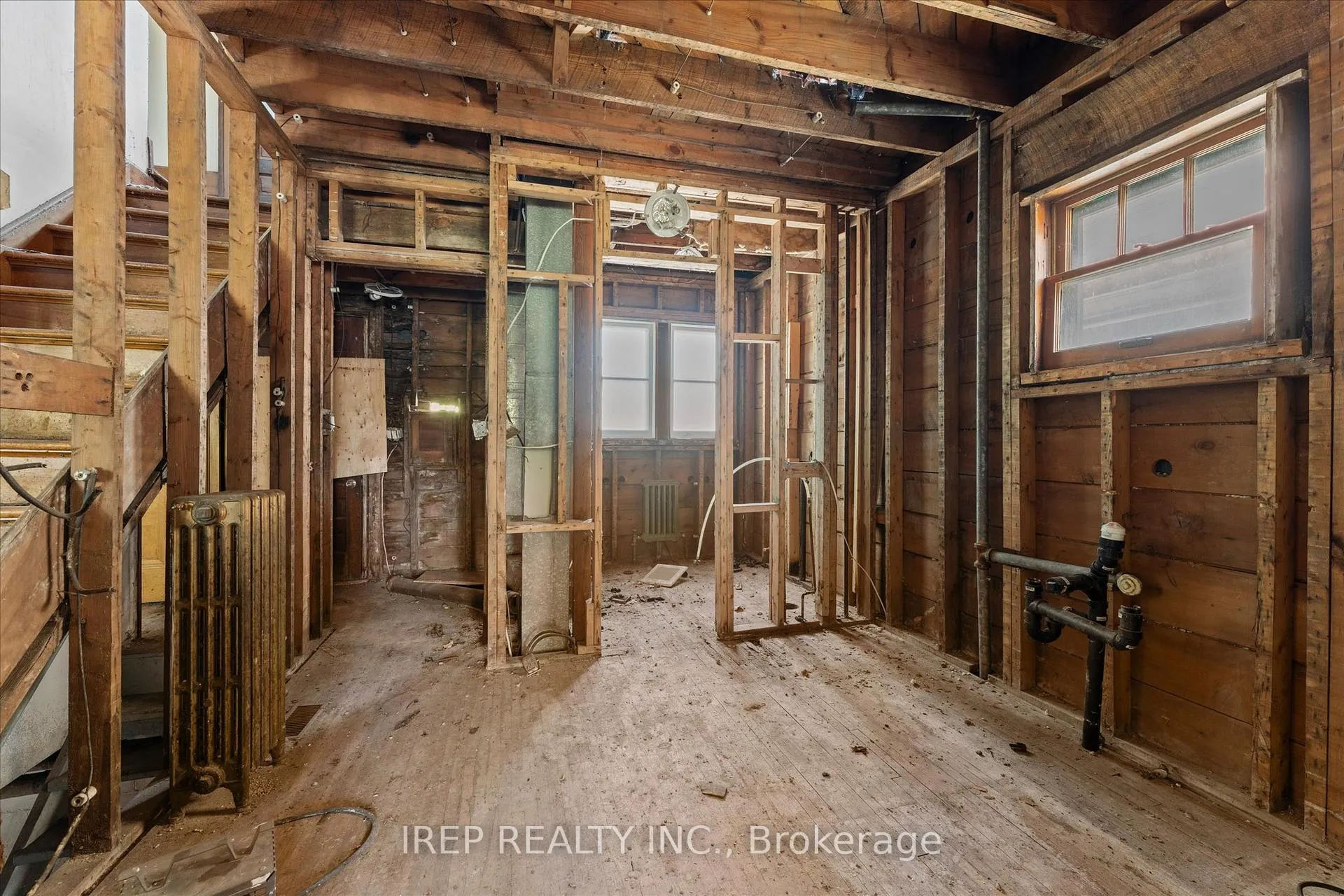Photo 10 of 3056 Alexander Avenue, Windsor — HOMEH