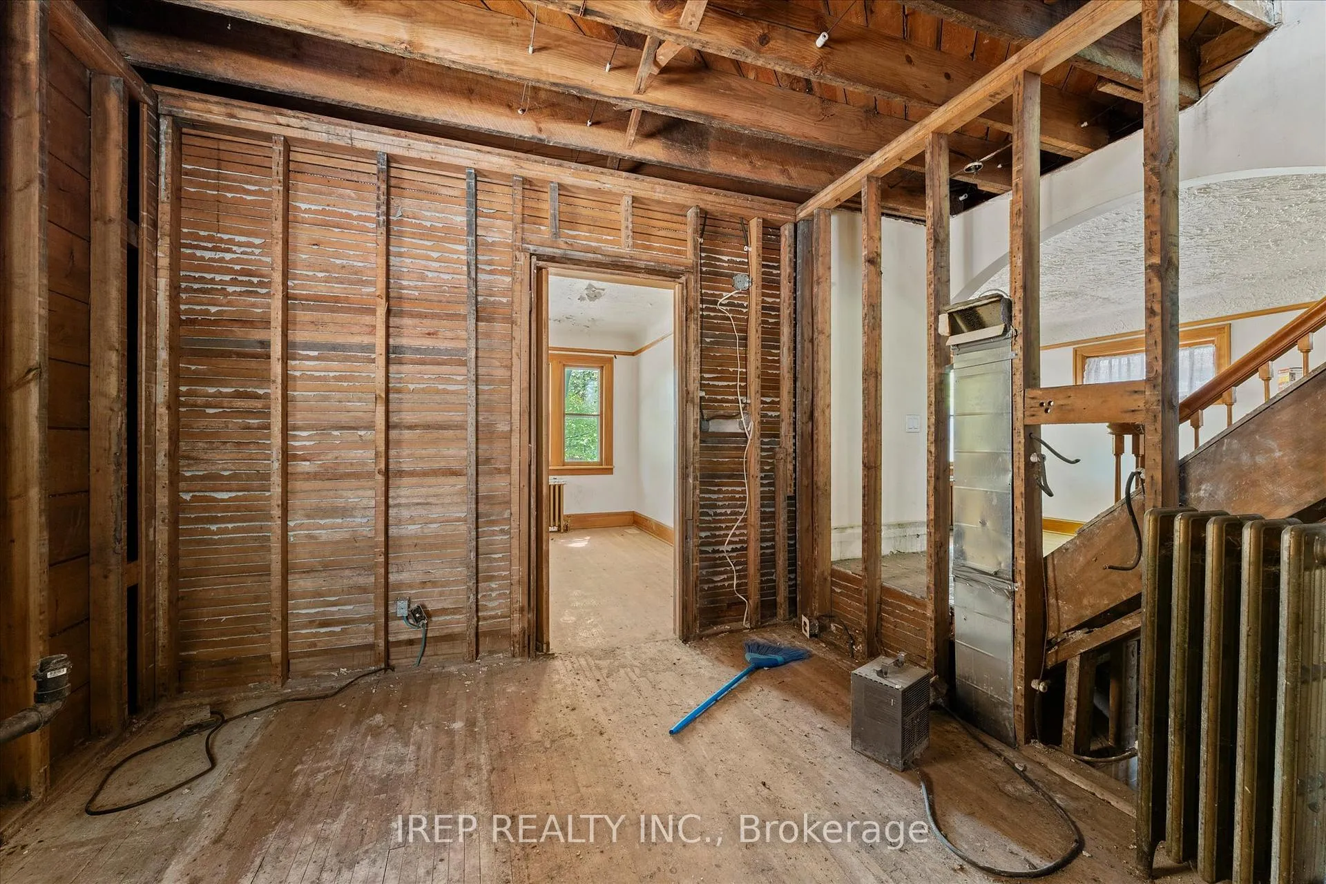 Photo 11 of 3056 Alexander Avenue, Windsor — HOMEH